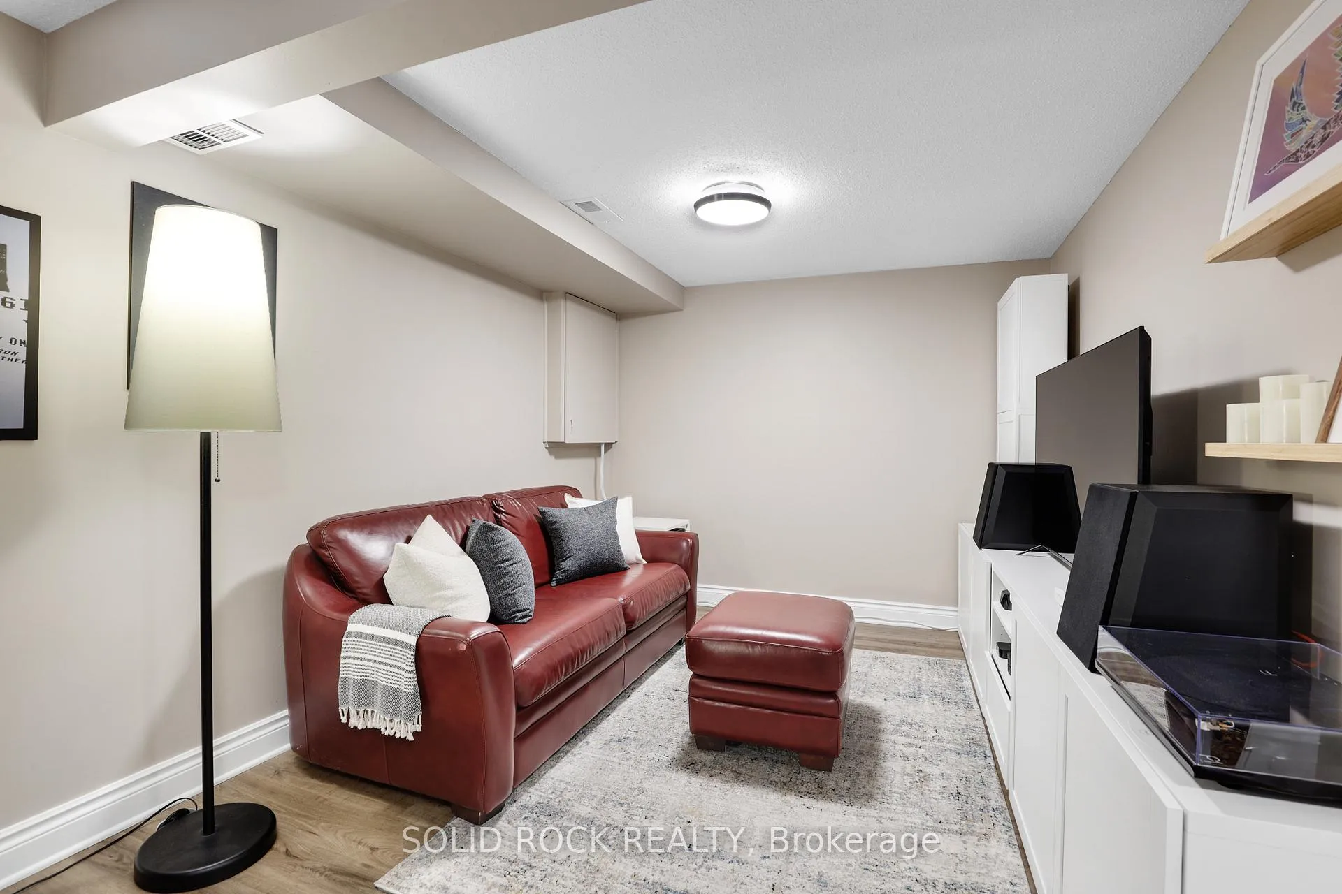 Photo 22 of 97 Beachview Private, Ottawa, Mooneys Bay/Riverside Park — HOMEH