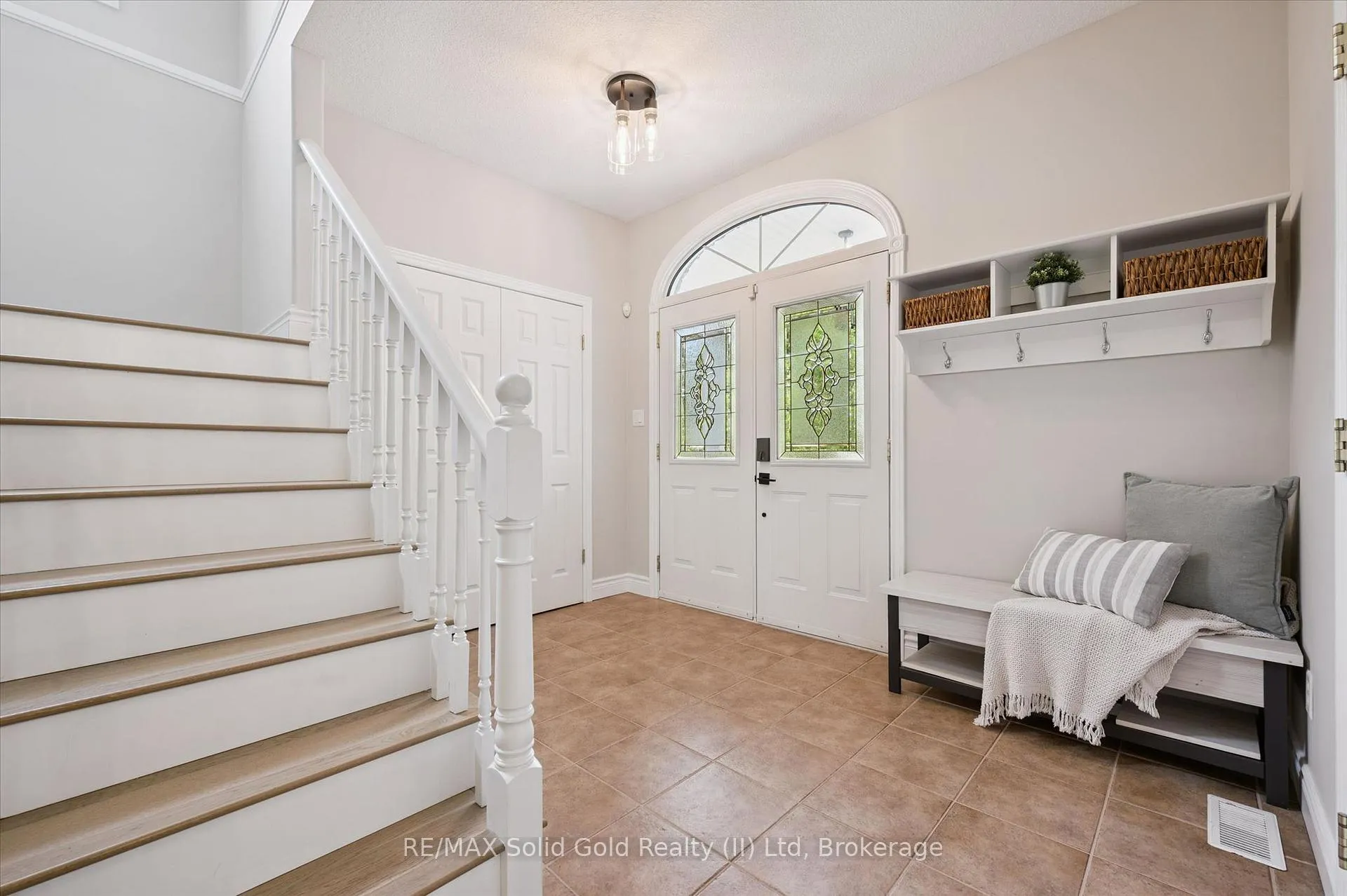 Photo 5 of 774 Chesapeake Drive, Waterloo — HOMEH