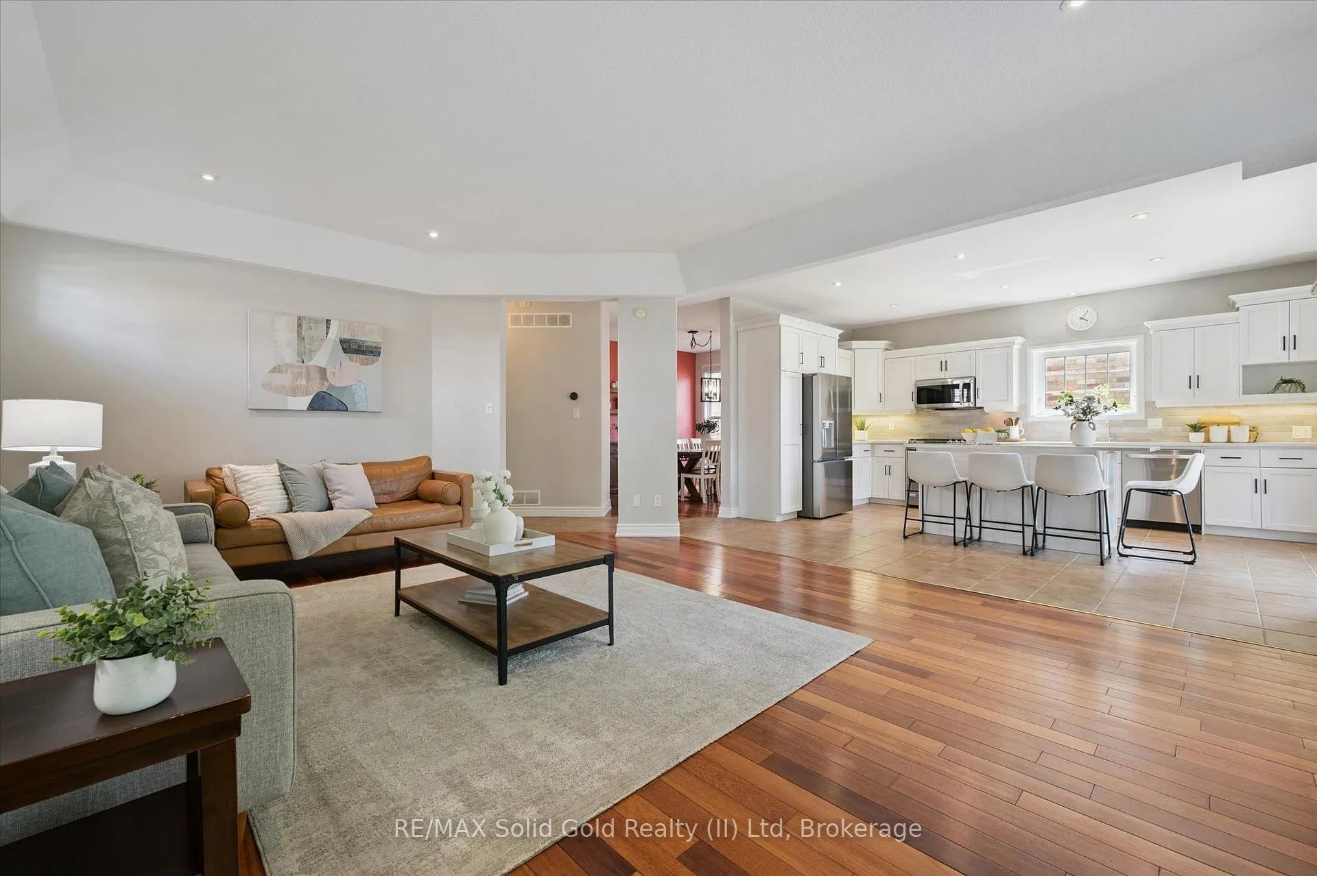 Photo 8 of 774 Chesapeake Drive, Waterloo — HOMEH
