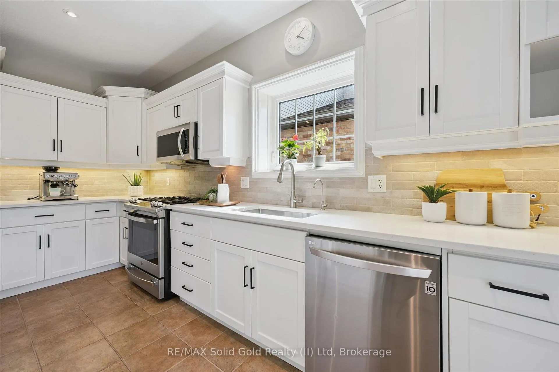 Photo 12 of 774 Chesapeake Drive, Waterloo — HOMEH