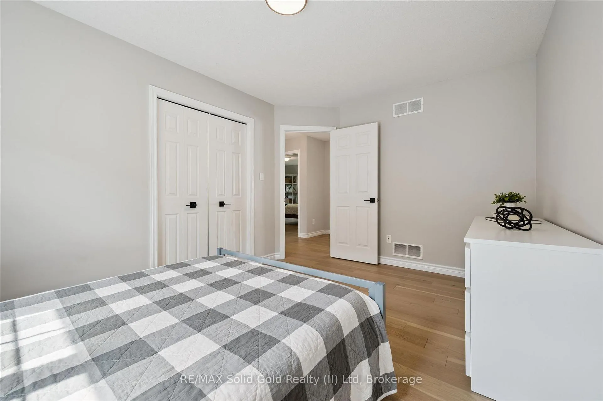 Photo 19 of 774 Chesapeake Drive, Waterloo — HOMEH