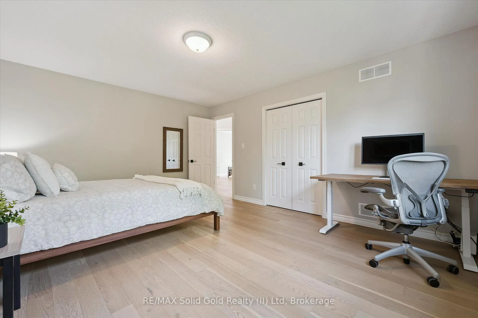 Photo 23 of 774 Chesapeake Drive, Waterloo — HOMEH