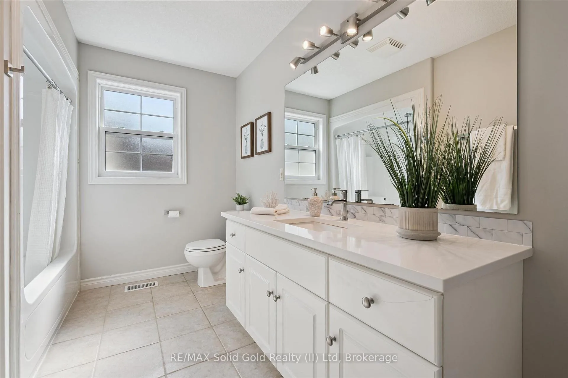 Photo 24 of 774 Chesapeake Drive, Waterloo — HOMEH