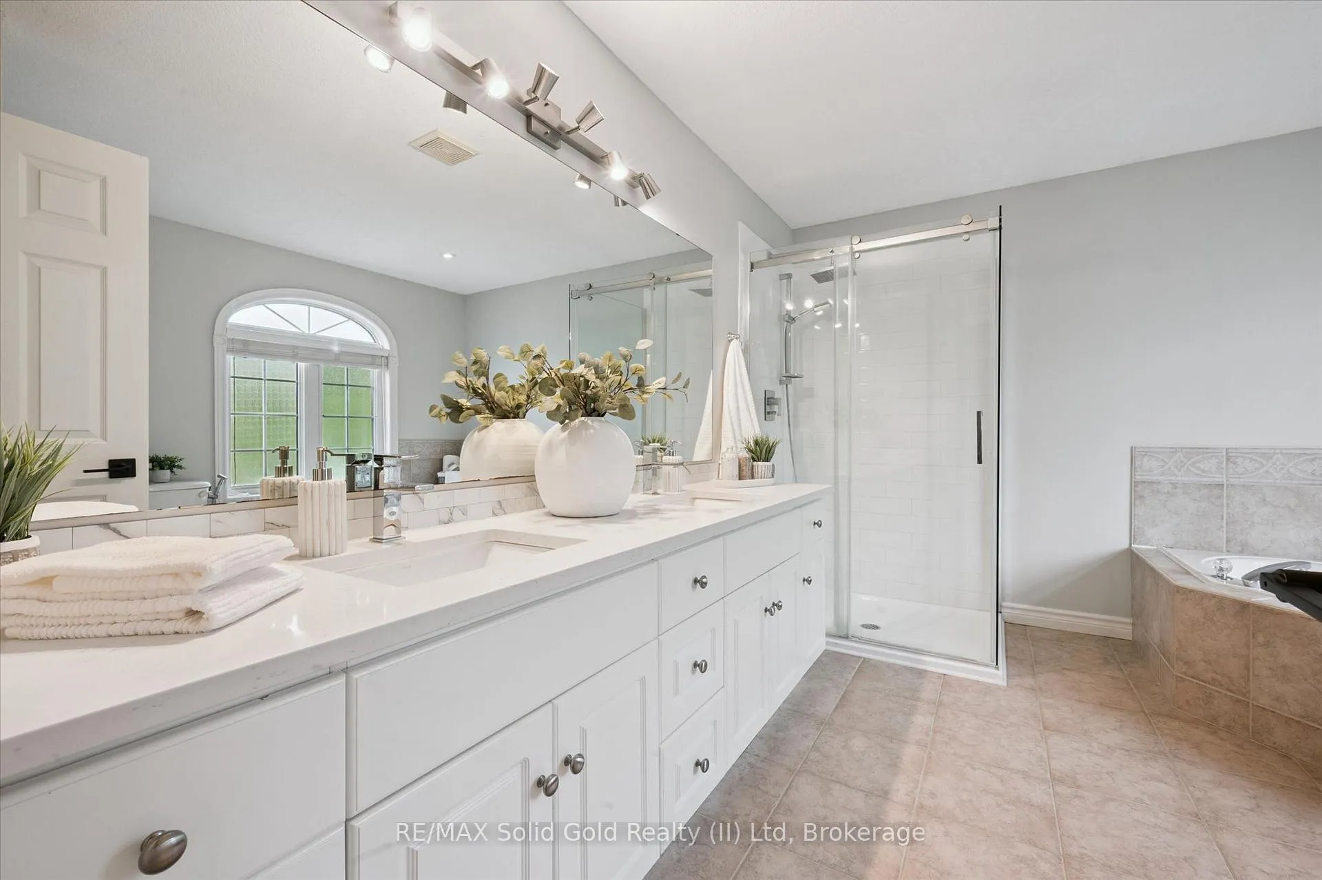 Photo 28 of 774 Chesapeake Drive, Waterloo — HOMEH