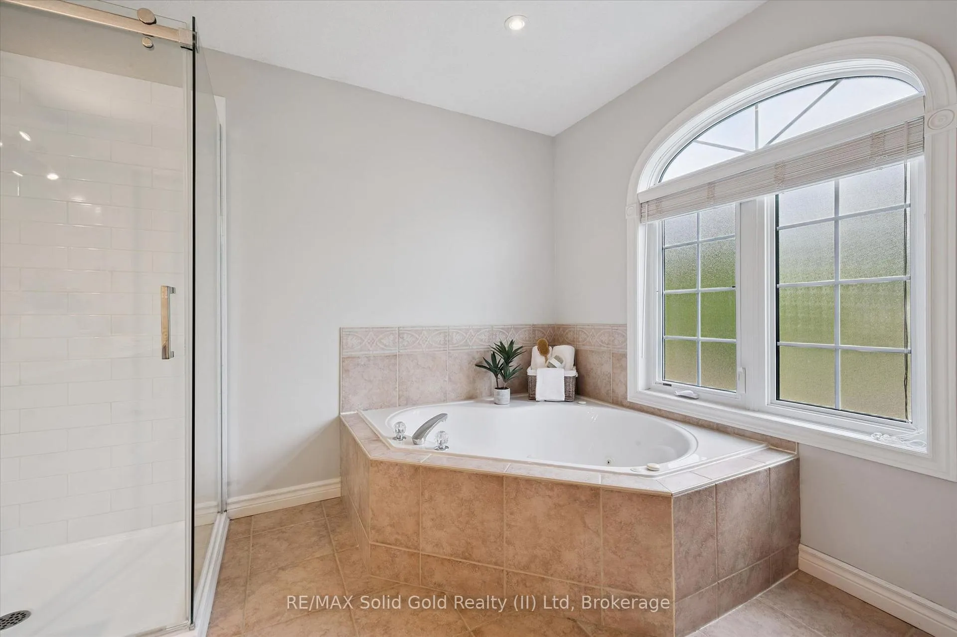 Photo 29 of 774 Chesapeake Drive, Waterloo — HOMEH