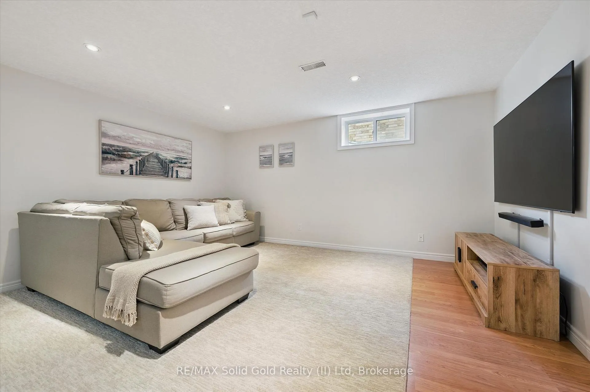 Photo 34 of 774 Chesapeake Drive, Waterloo — HOMEH