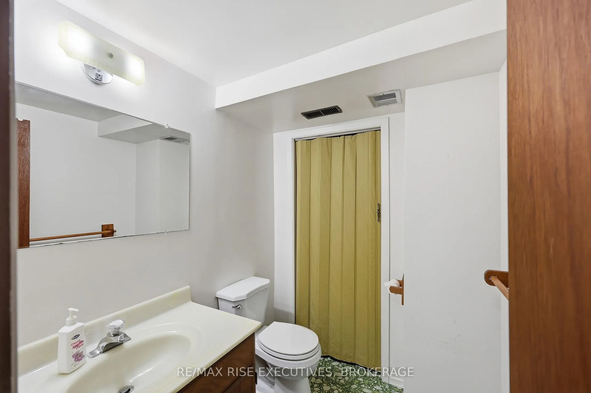 Photo 34 of 1055 Lincoln Drive, Kingston, South of Taylor-Kidd Blvd — HOMEH