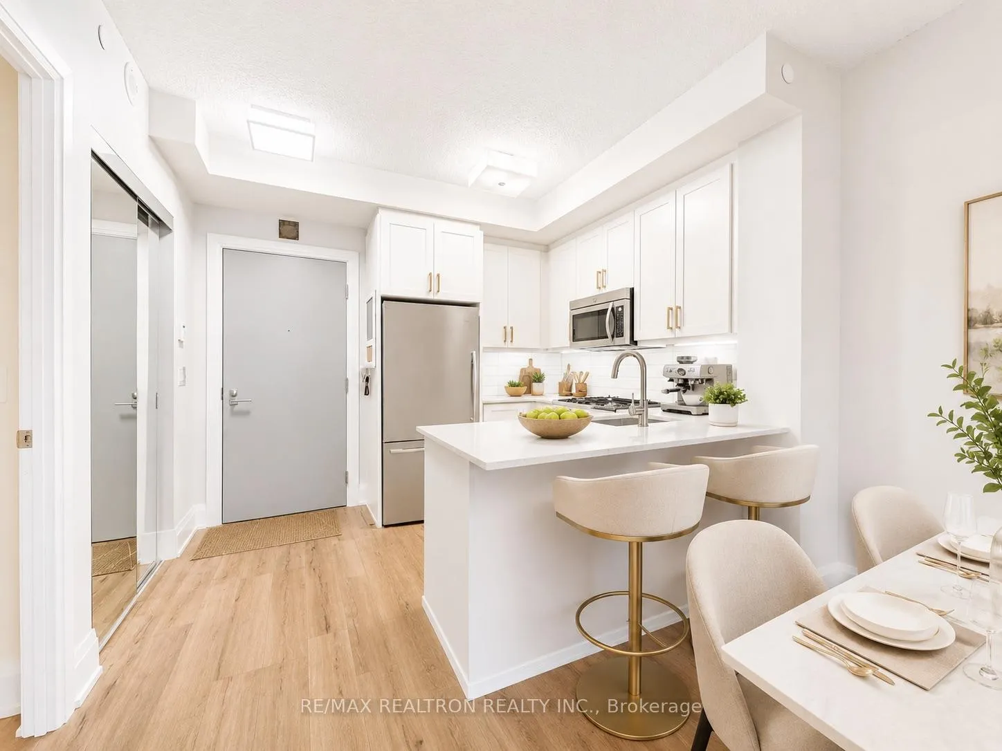 Photo 2 of Unit 415, 2 Old Mill Drive, Toronto, High Park-Swansea — HOMEH