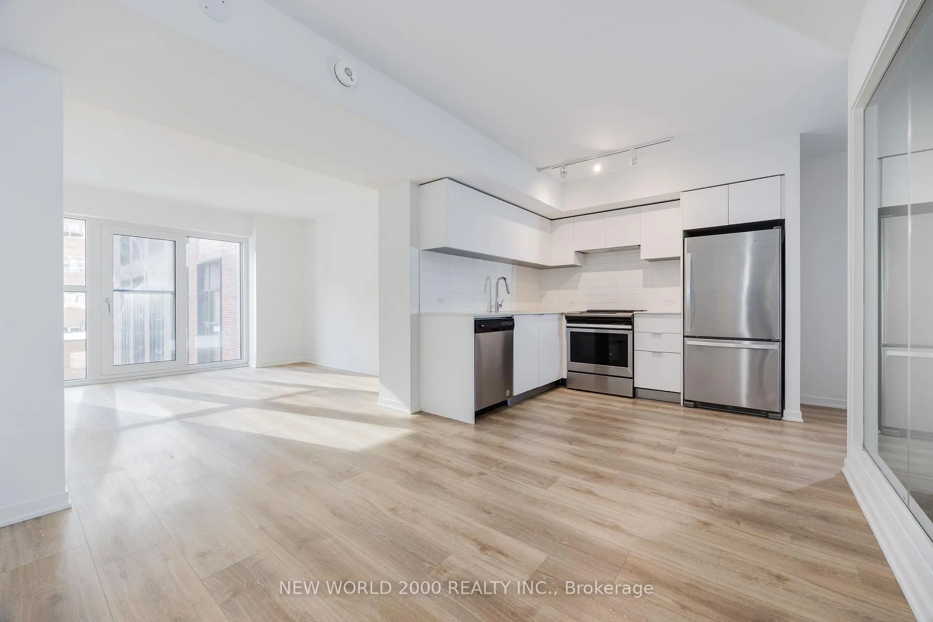 Photo 1 of Unit 2002, 101 Roehampton Avenue, Toronto, Mount Pleasant West — HOMEH