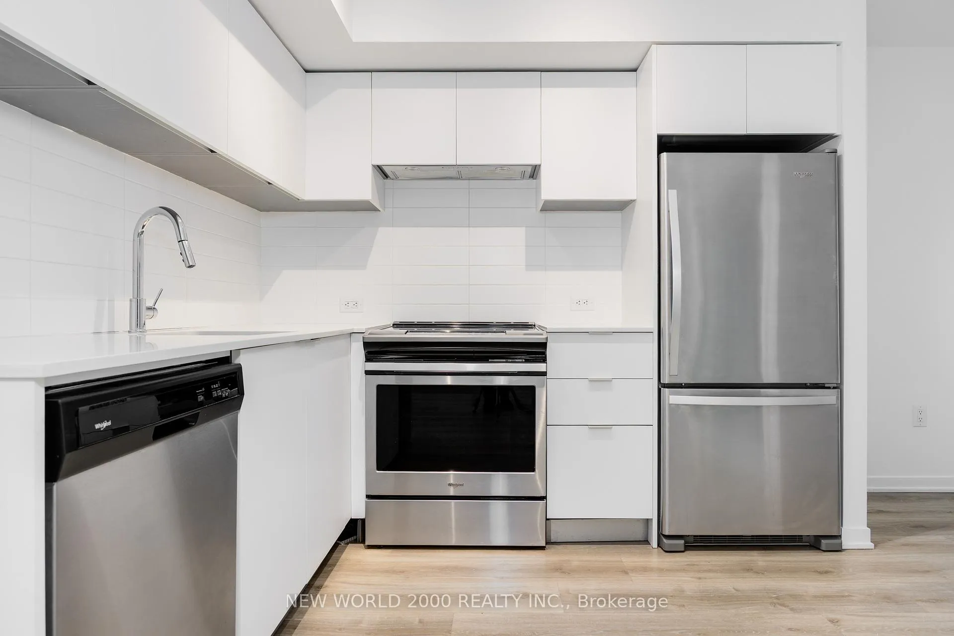 Photo 2 of Unit 2002, 101 Roehampton Avenue, Toronto, Mount Pleasant West — HOMEH