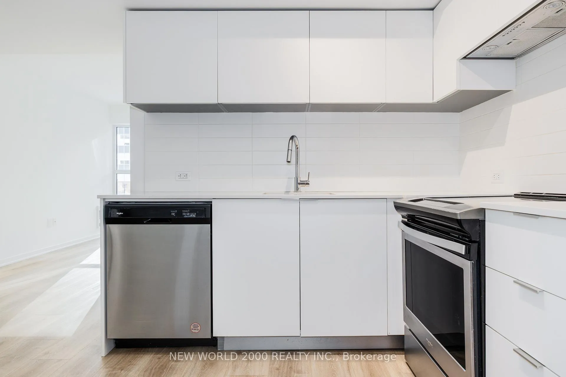 Photo 4 of Unit 2002, 101 Roehampton Avenue, Toronto, Mount Pleasant West — HOMEH