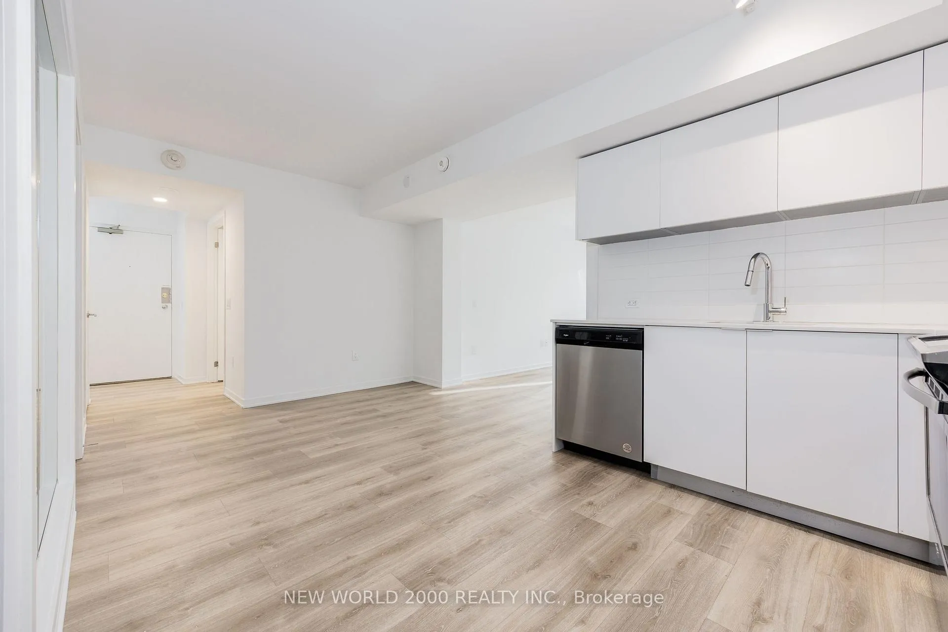 Photo 5 of Unit 2002, 101 Roehampton Avenue, Toronto, Mount Pleasant West — HOMEH