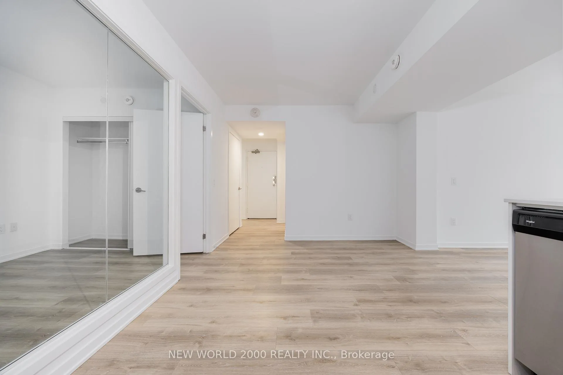 Photo 9 of Unit 2002, 101 Roehampton Avenue, Toronto, Mount Pleasant West — HOMEH
