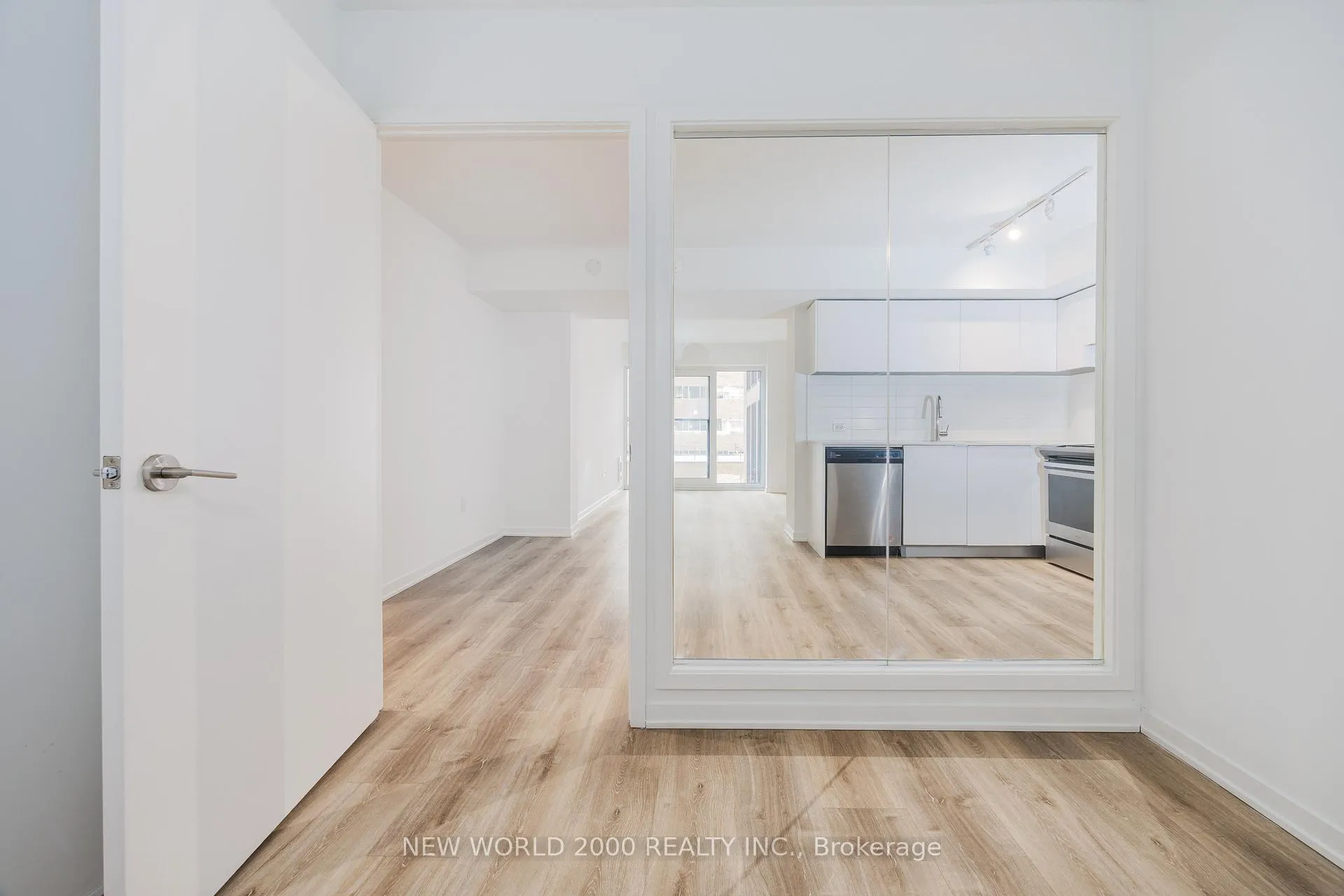 Photo 11 of Unit 2002, 101 Roehampton Avenue, Toronto, Mount Pleasant West — HOMEH
