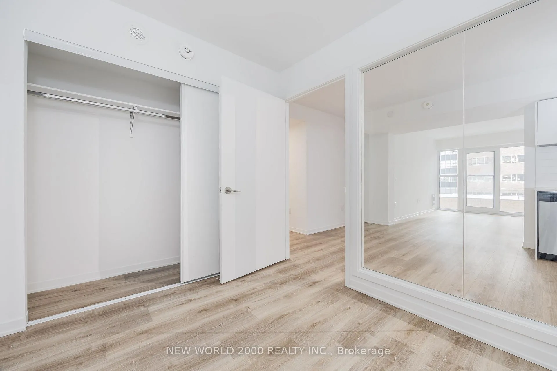 Photo 13 of Unit 2002, 101 Roehampton Avenue, Toronto, Mount Pleasant West — HOMEH