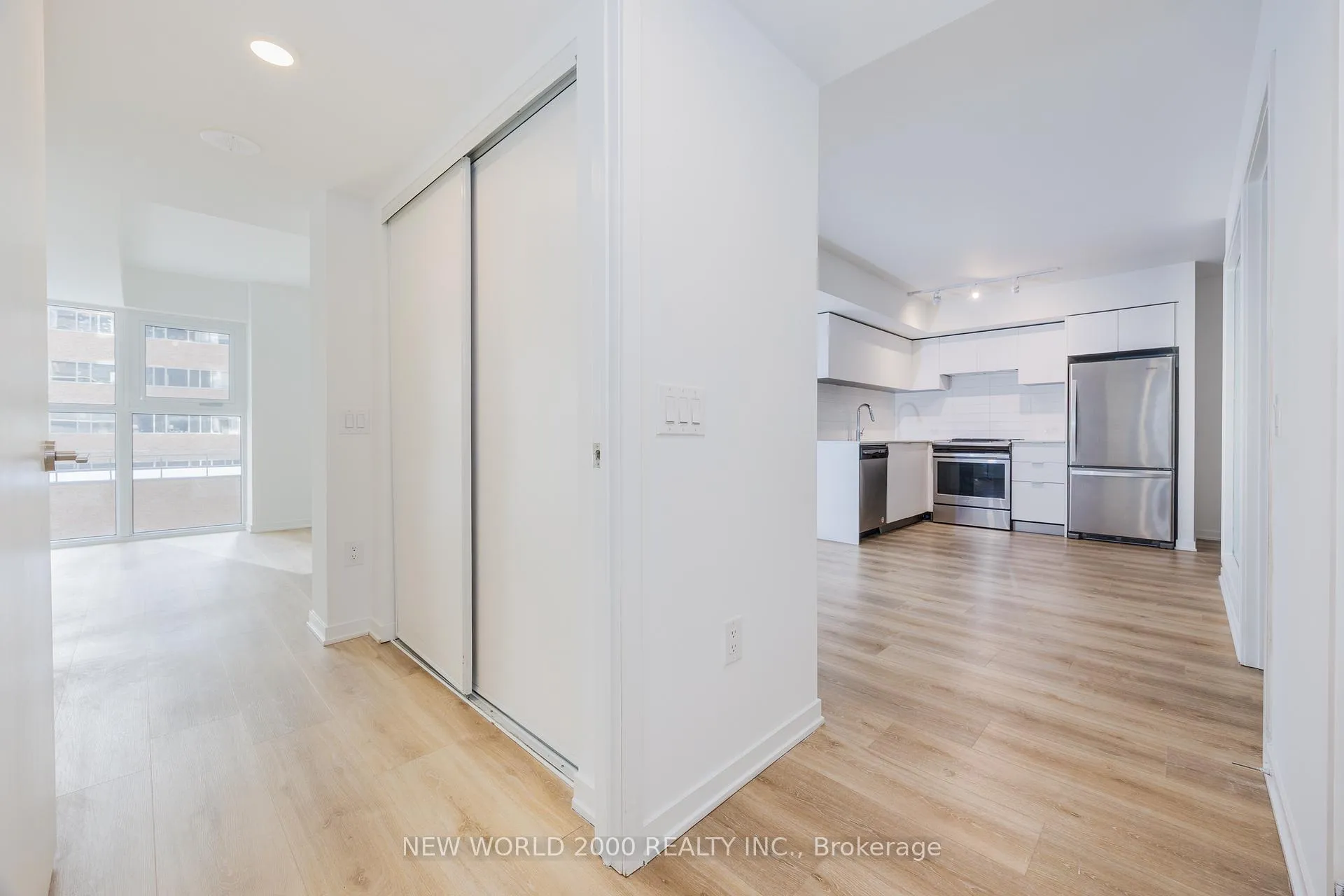 Photo 19 of Unit 2002, 101 Roehampton Avenue, Toronto, Mount Pleasant West — HOMEH