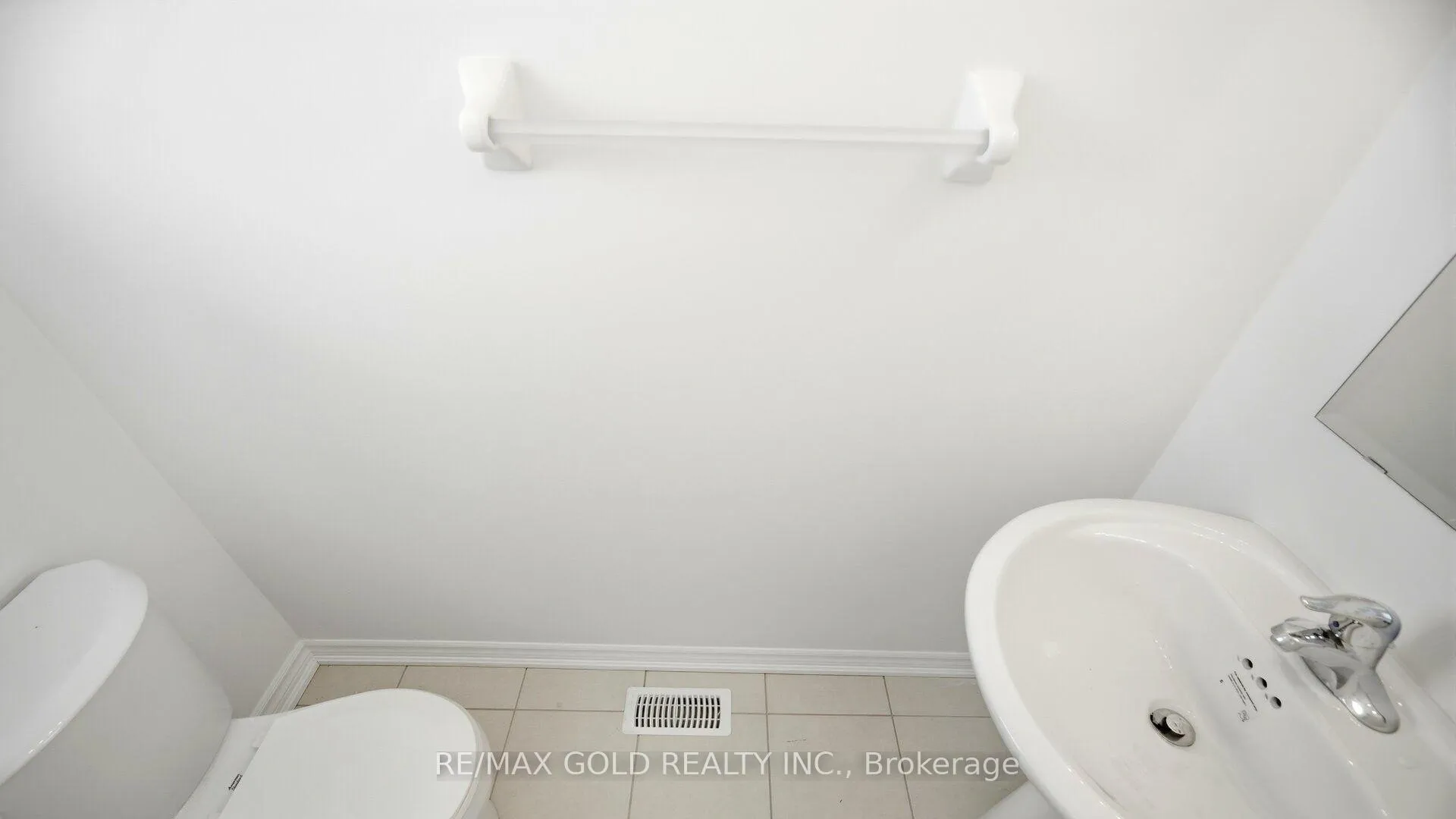 Photo 8 of 251 Wilcox Drive, Clearview, Stayner — HOMEH