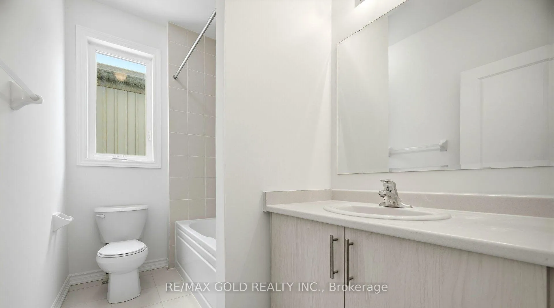 Photo 12 of 251 Wilcox Drive, Clearview, Stayner — HOMEH