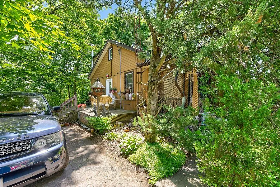 Photo 2 of 104 Teal Avenue, Hamilton, Stoney Creek — HOMEH