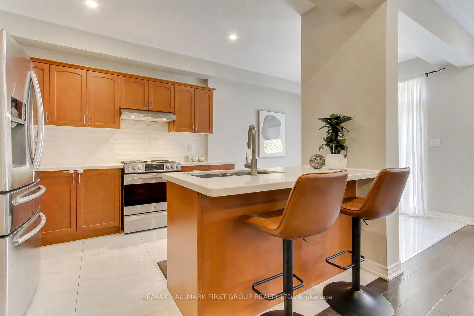 Photo 11 of 150 Angus Drive, Ajax, Central — HOMEH