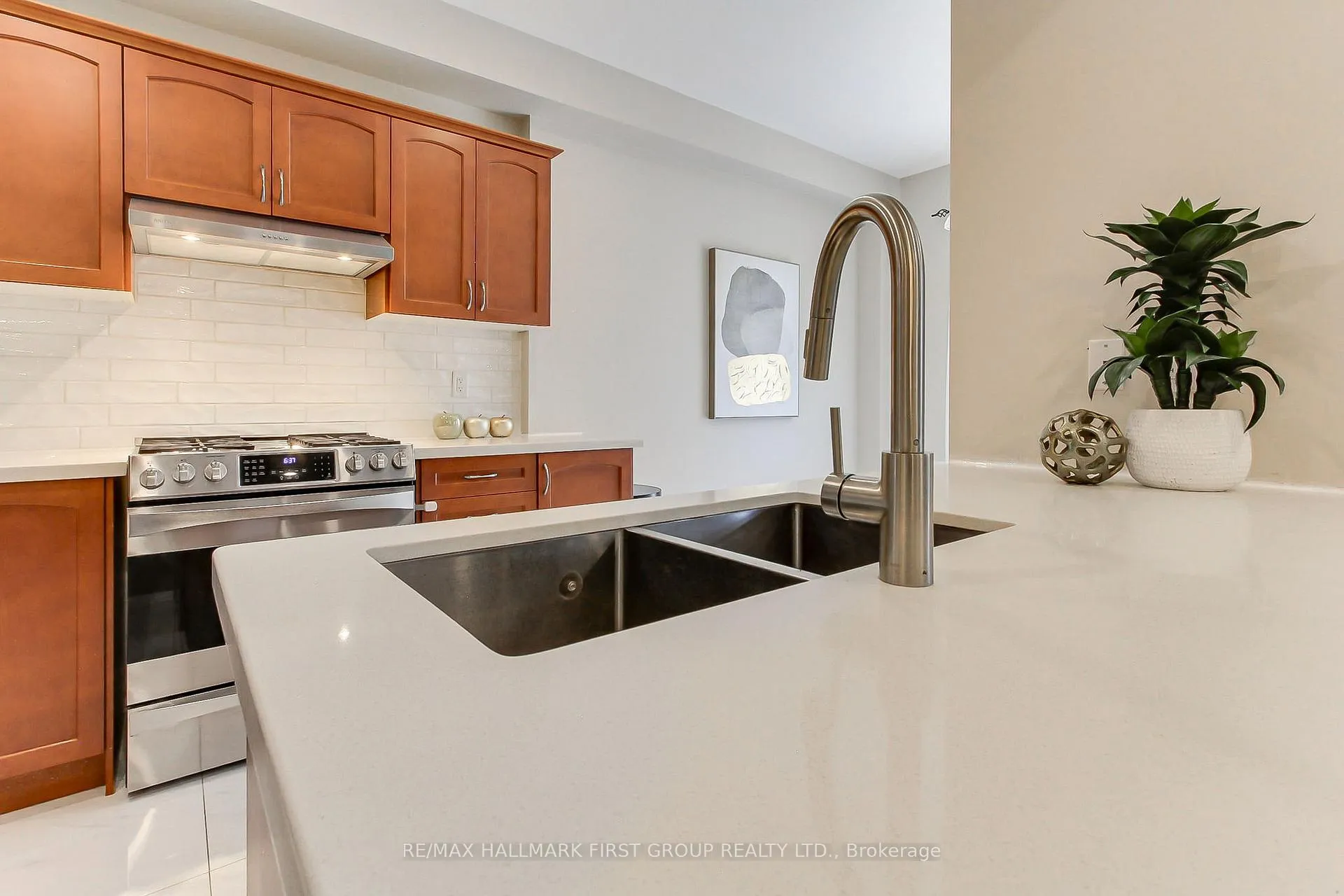 Photo 12 of 150 Angus Drive, Ajax, Central — HOMEH