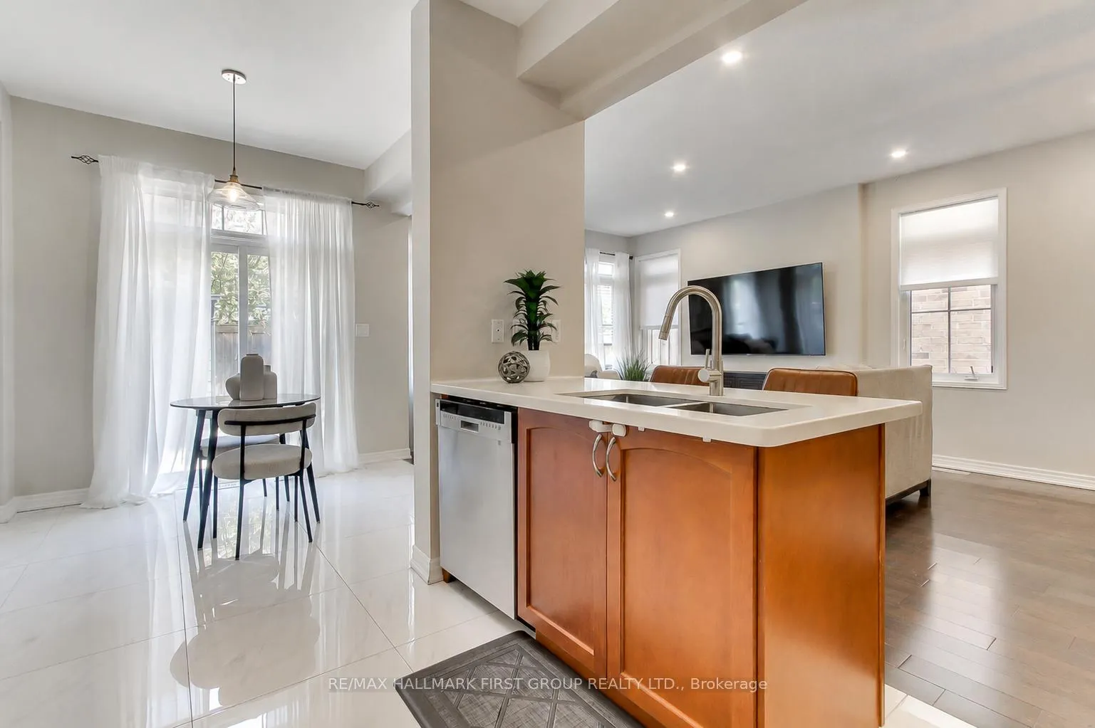 Photo 15 of 150 Angus Drive, Ajax, Central — HOMEH