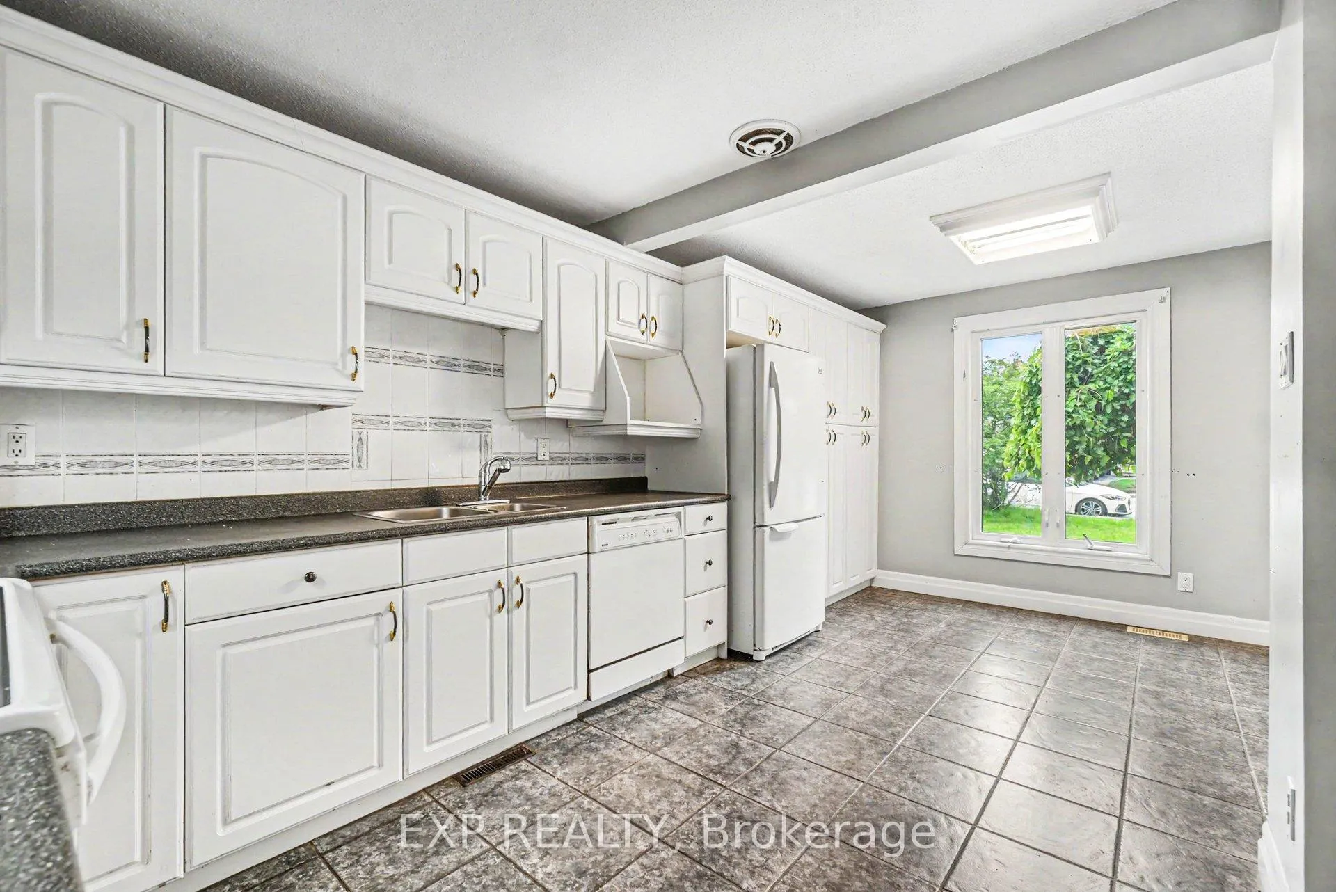 Photo 11 of 82 Sherway Drive, Ottawa, Barrhaven - Pheasant Run — HOMEH