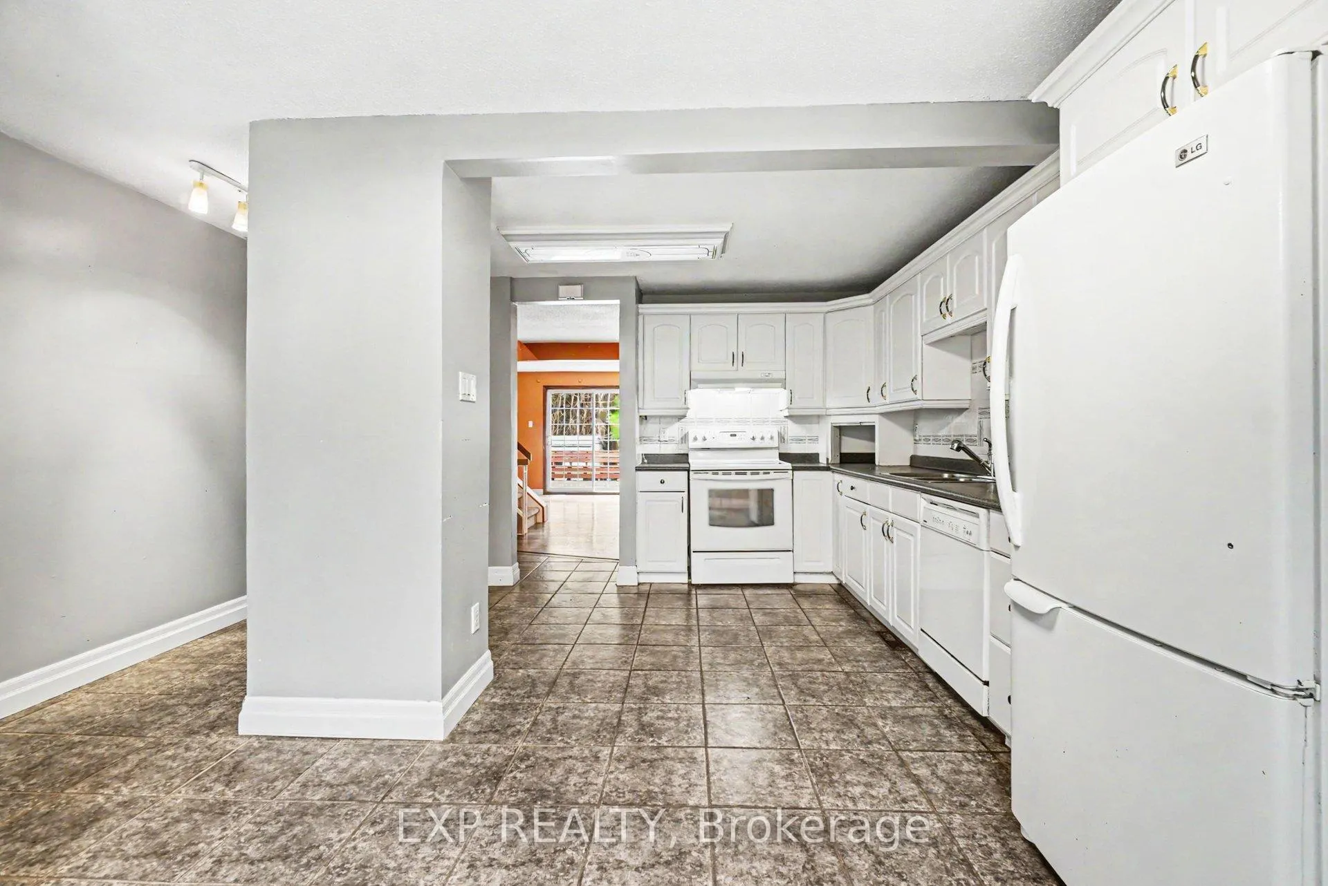 Photo 12 of 82 Sherway Drive, Ottawa, Barrhaven - Pheasant Run — HOMEH