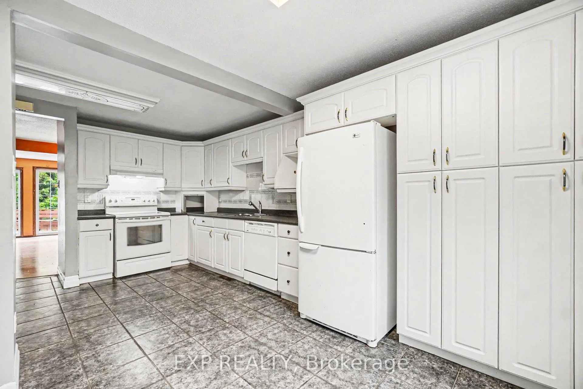 Photo 13 of 82 Sherway Drive, Ottawa, Barrhaven - Pheasant Run — HOMEH