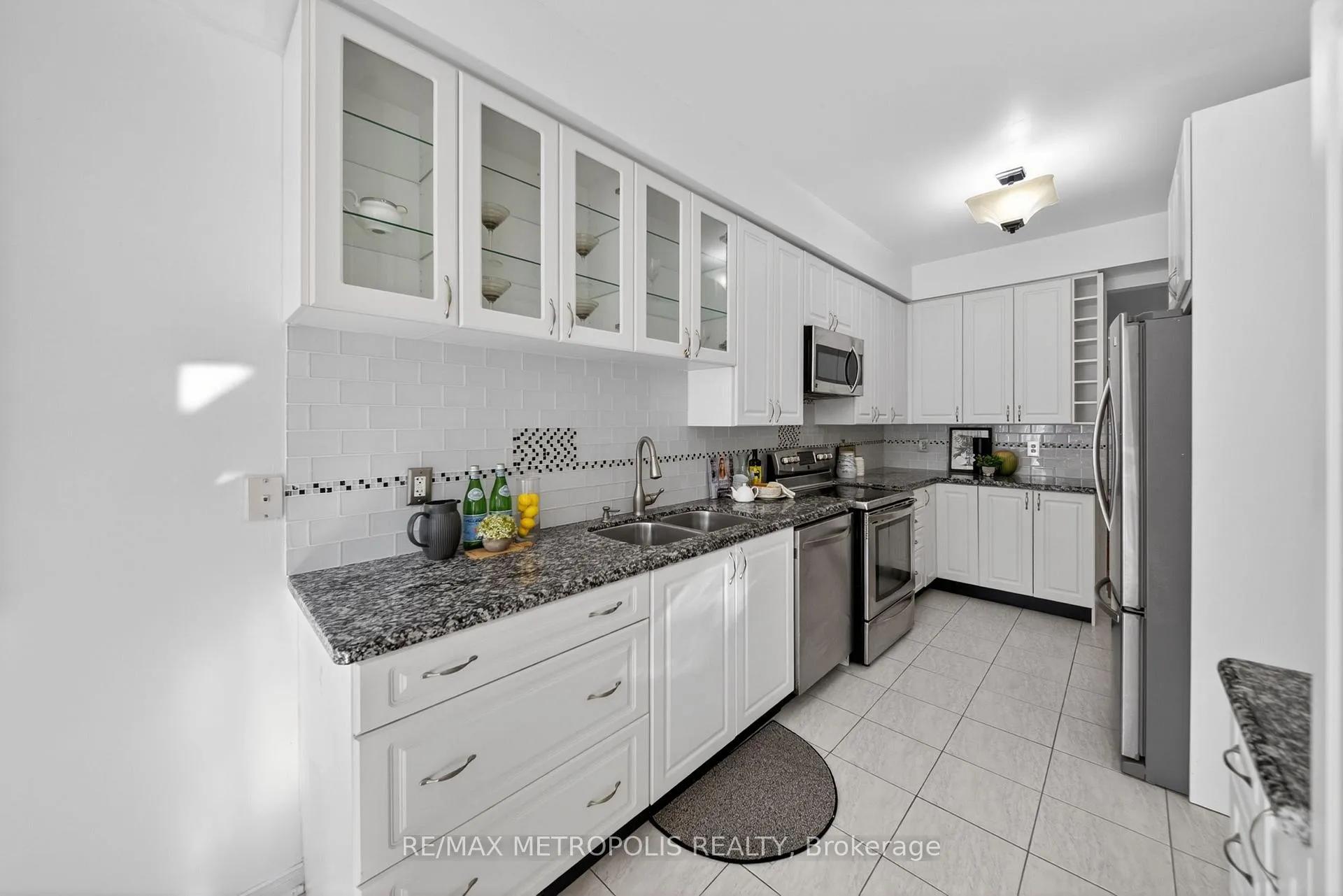 Photo 16 of 34 Michaelman Road, Ajax, South East — HOMEH