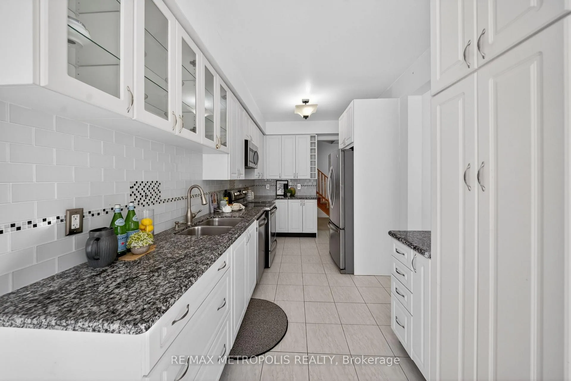 Photo 17 of 34 Michaelman Road, Ajax, South East — HOMEH