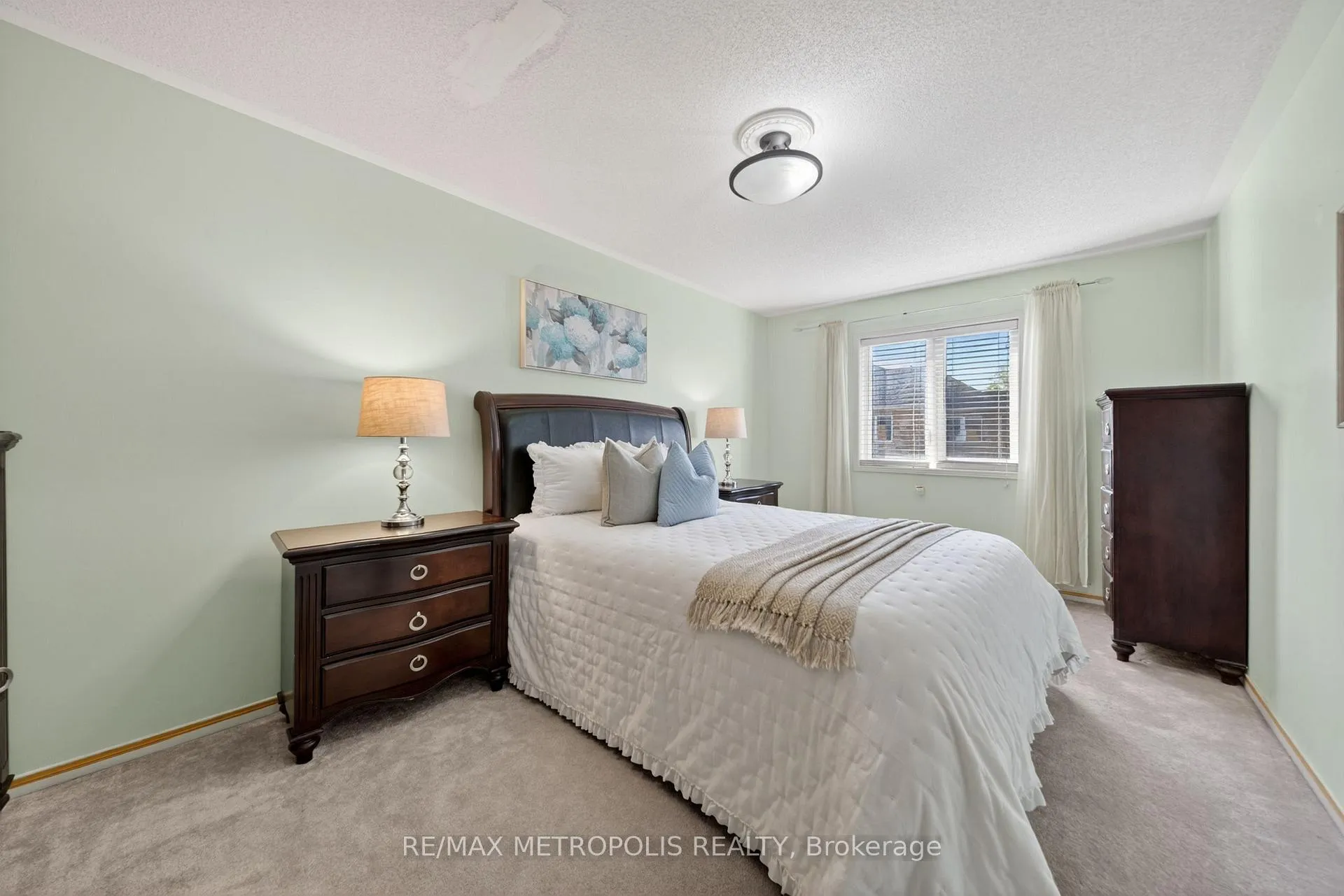 Photo 31 of 34 Michaelman Road, Ajax, South East — HOMEH