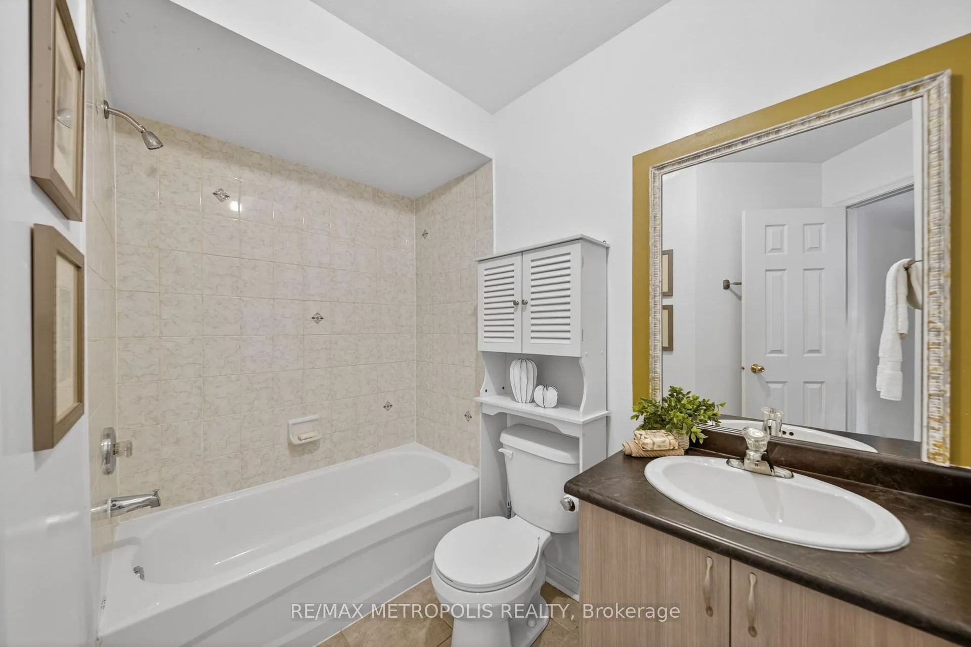 Photo 33 of 34 Michaelman Road, Ajax, South East — HOMEH