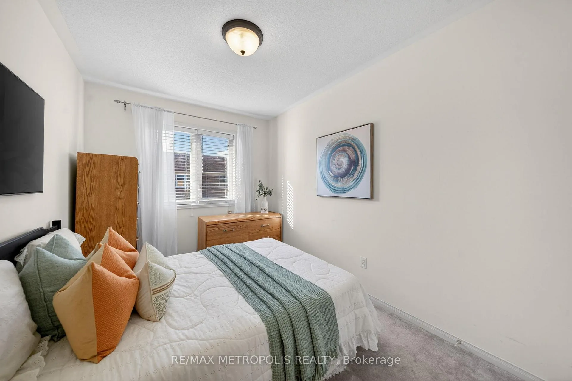 Photo 34 of 34 Michaelman Road, Ajax, South East — HOMEH