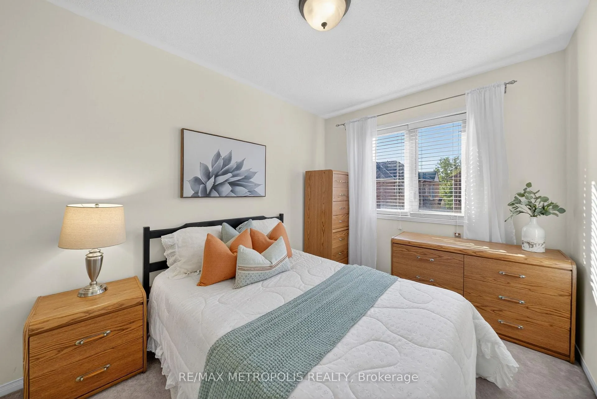 Photo 35 of 34 Michaelman Road, Ajax, South East — HOMEH