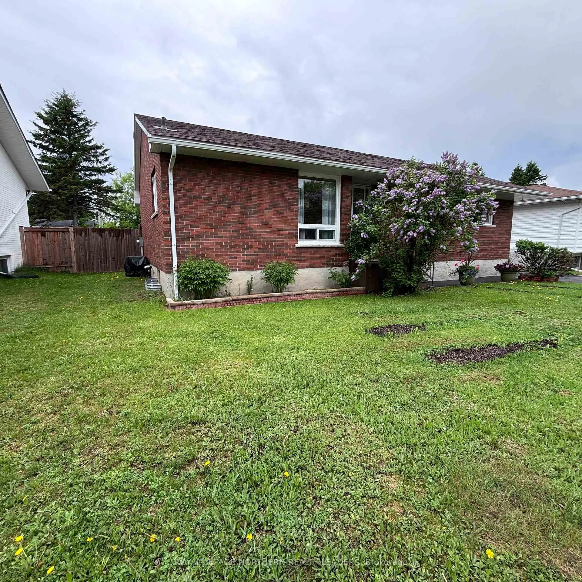 Photo 3 of 291 16th Avenue, Cochrane — HOMEH