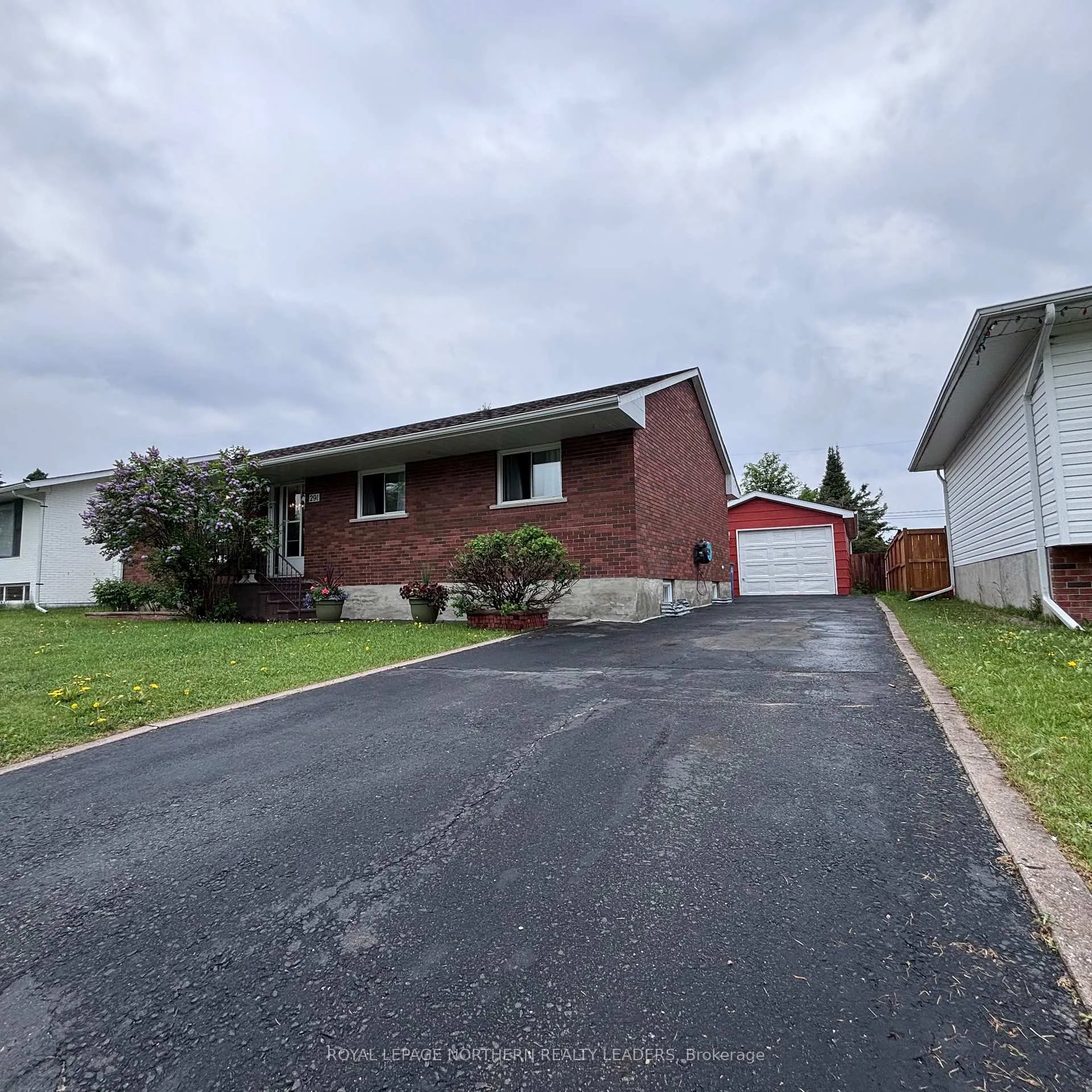 Photo 6 of 291 16th Avenue, Cochrane — HOMEH