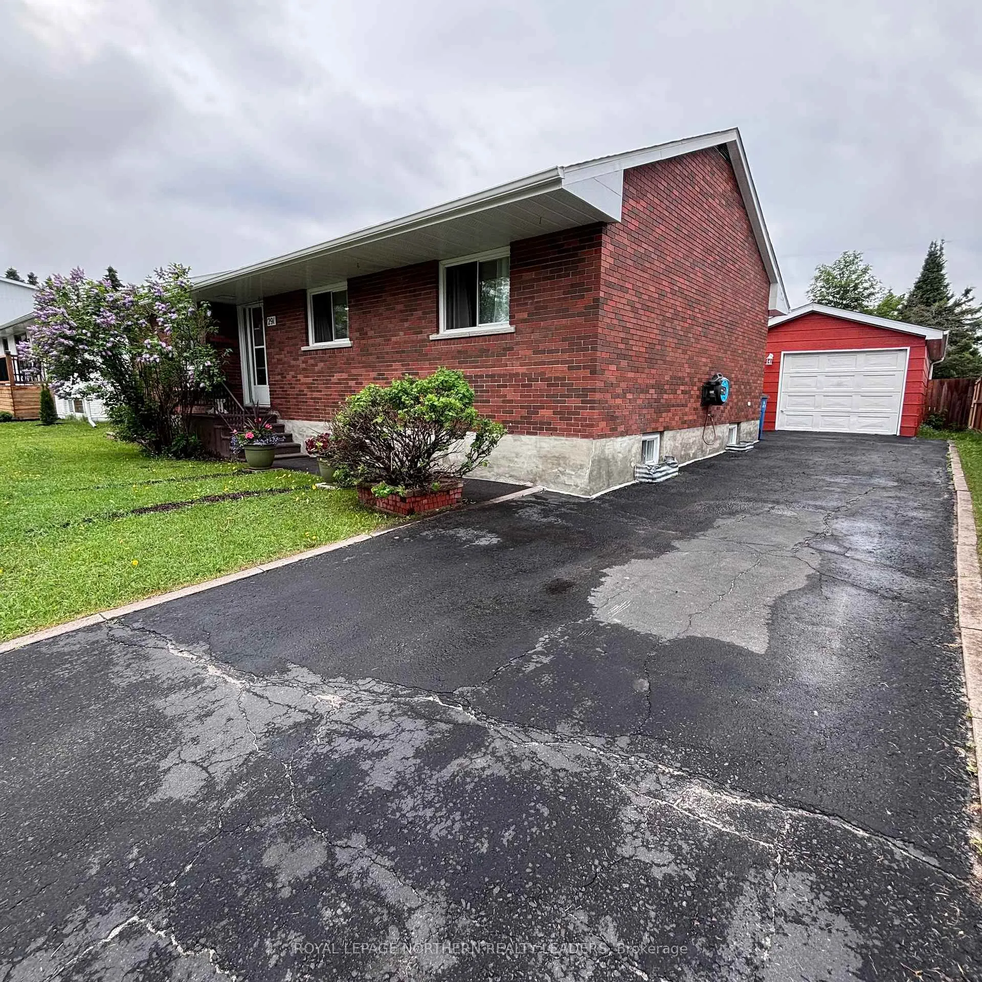 Photo 8 of 291 16th Avenue, Cochrane — HOMEH