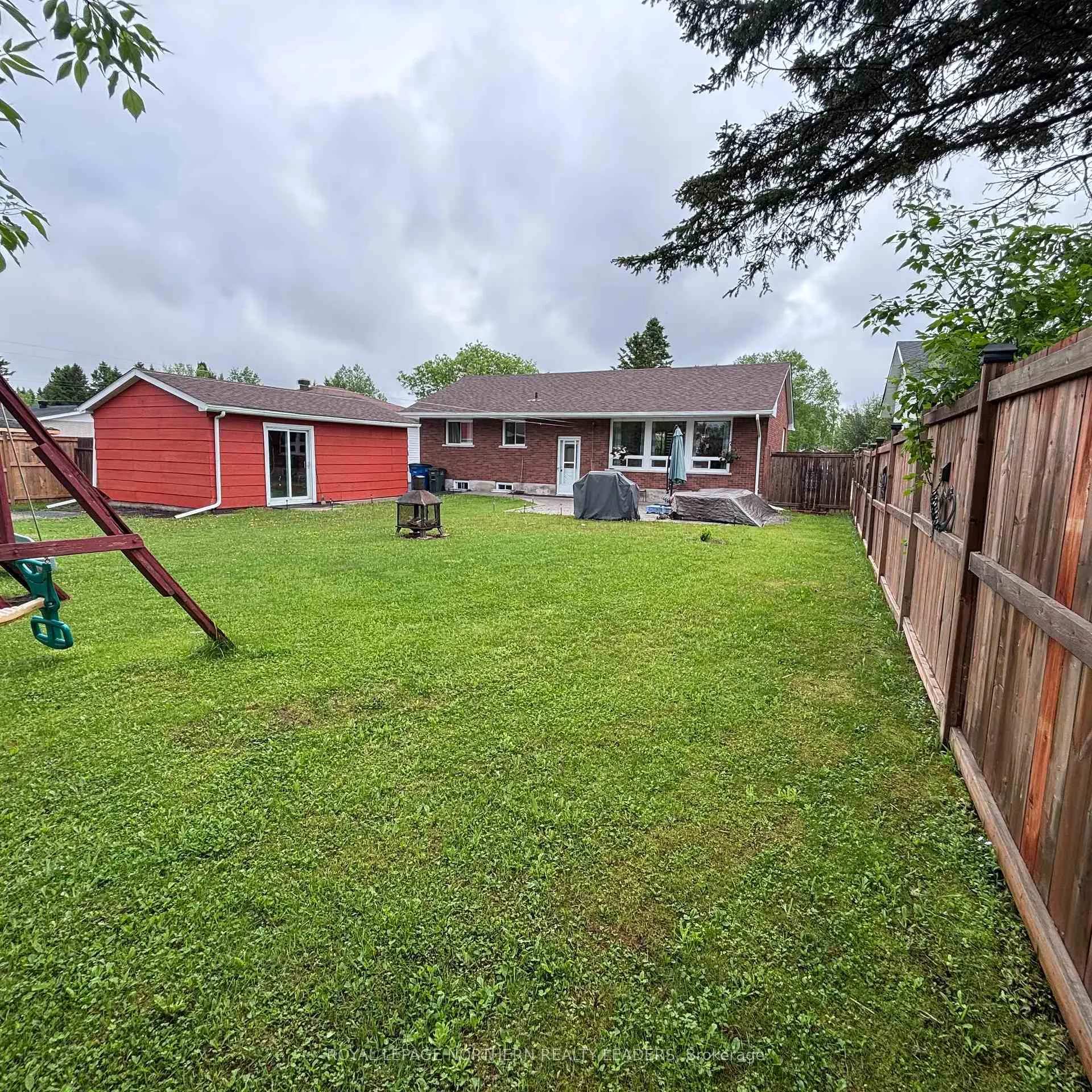 Photo 10 of 291 16th Avenue, Cochrane — HOMEH
