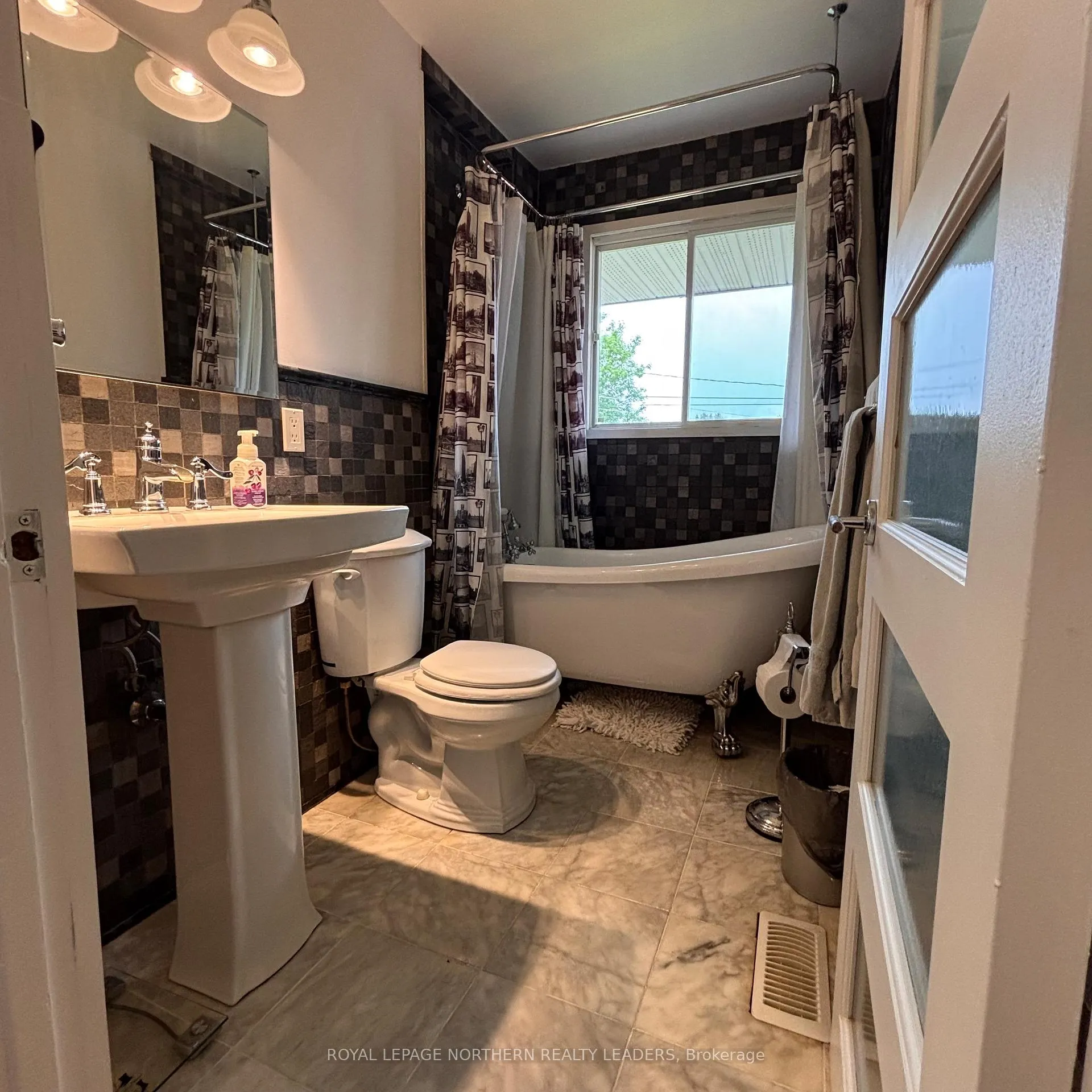 Photo 30 of 291 16th Avenue, Cochrane — HOMEH