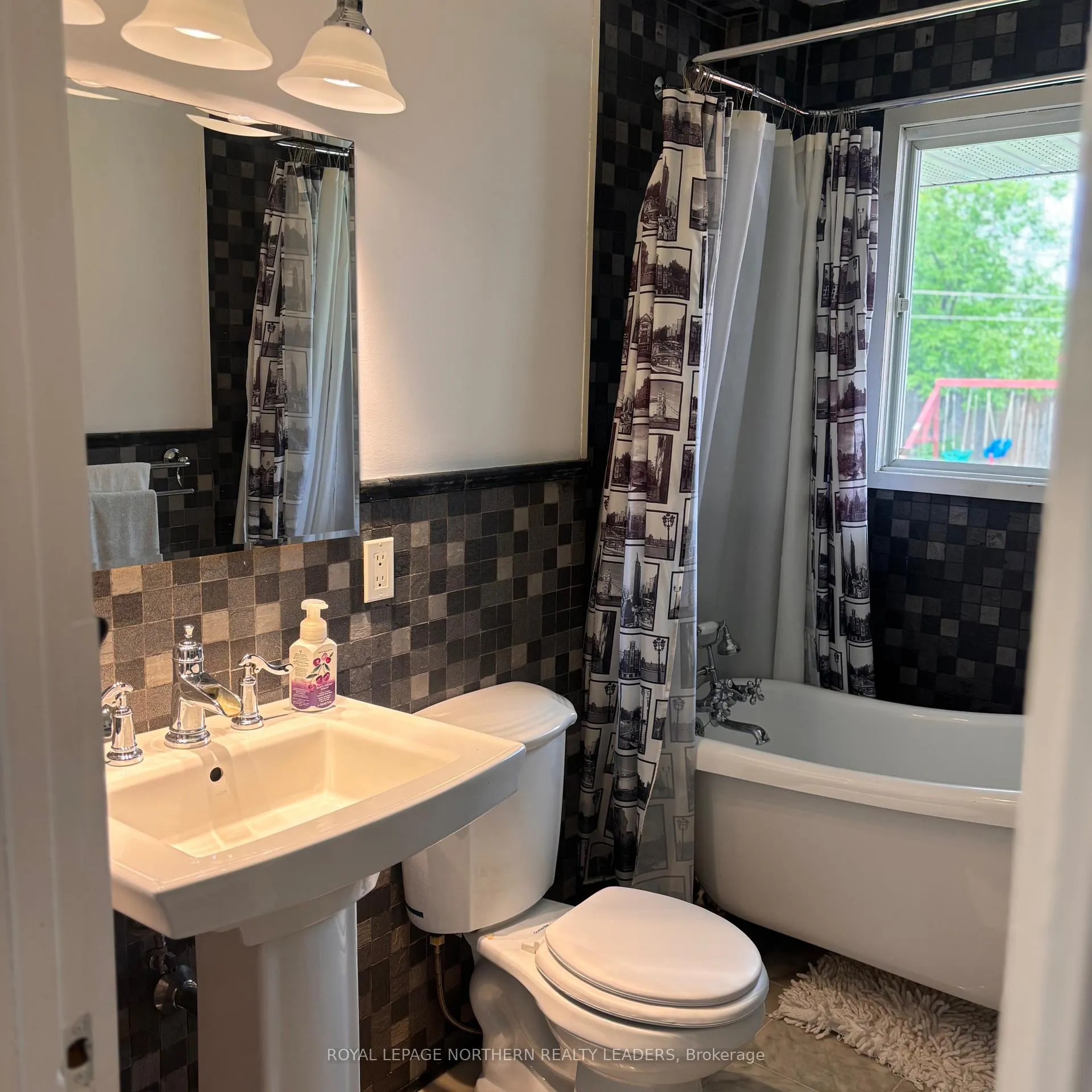Photo 31 of 291 16th Avenue, Cochrane — HOMEH