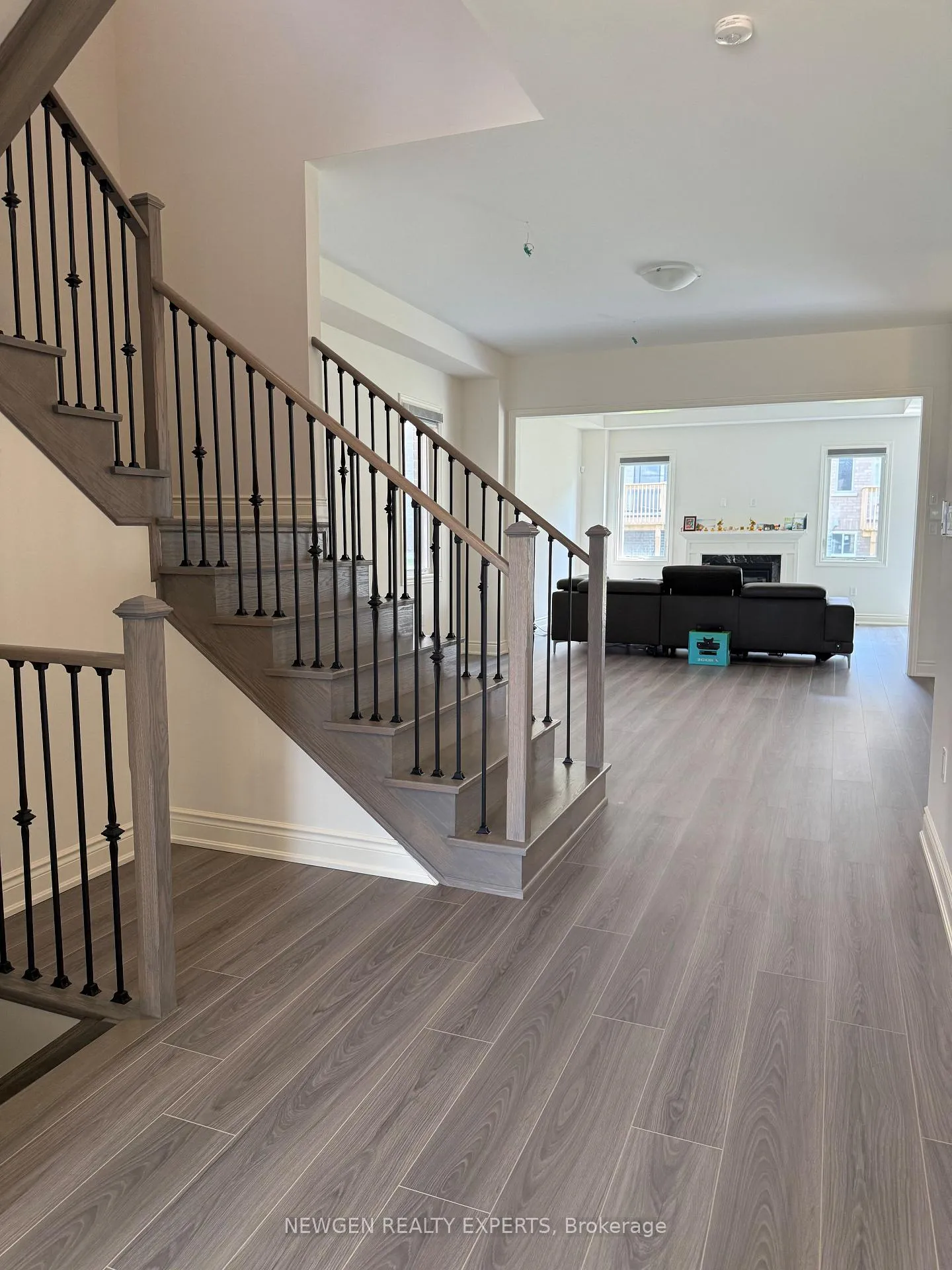 Photo 2 of 2111 Crystal Drive, Oshawa, Kedron — HOMEH