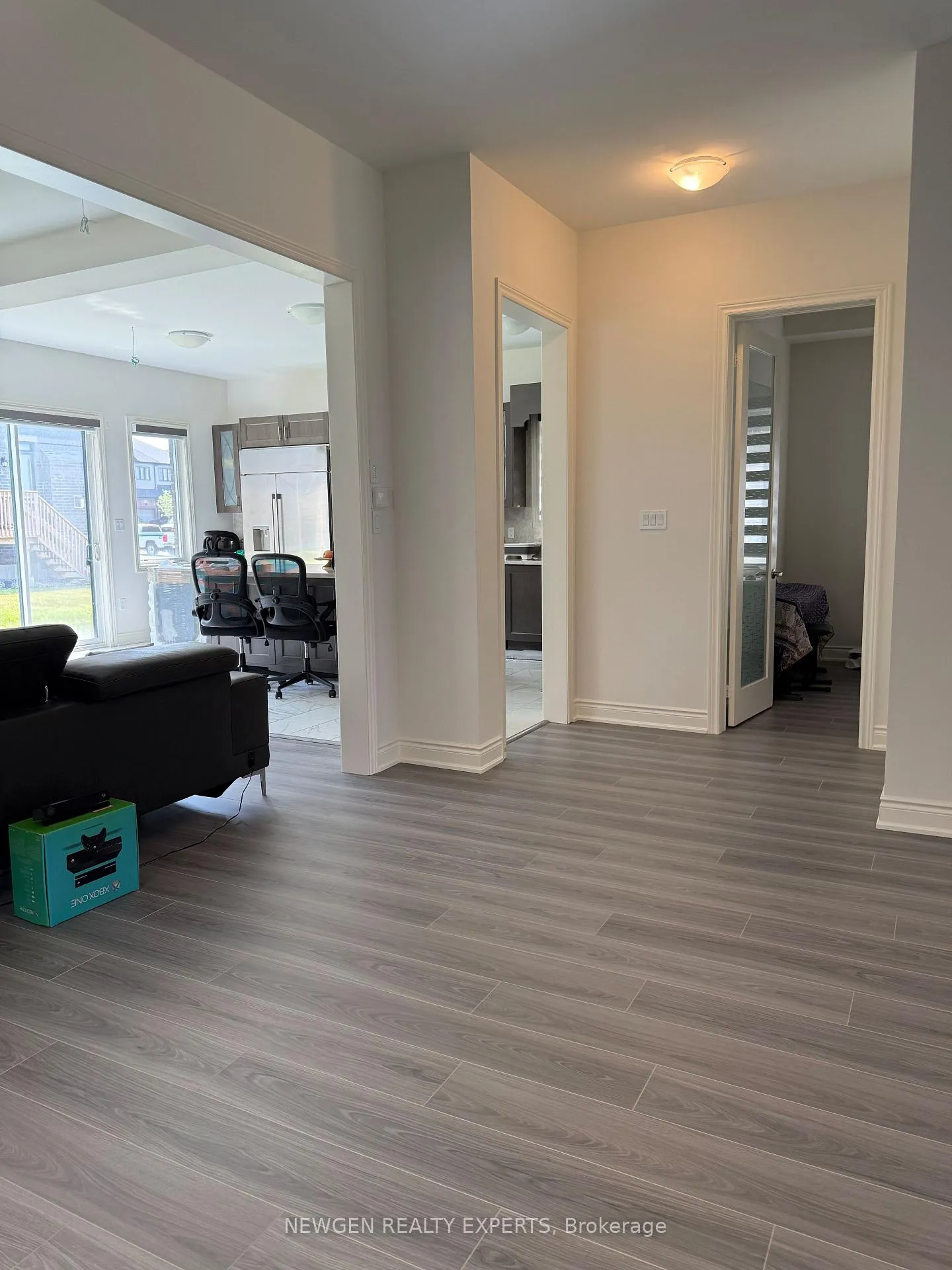 Photo 3 of 2111 Crystal Drive, Oshawa, Kedron — HOMEH
