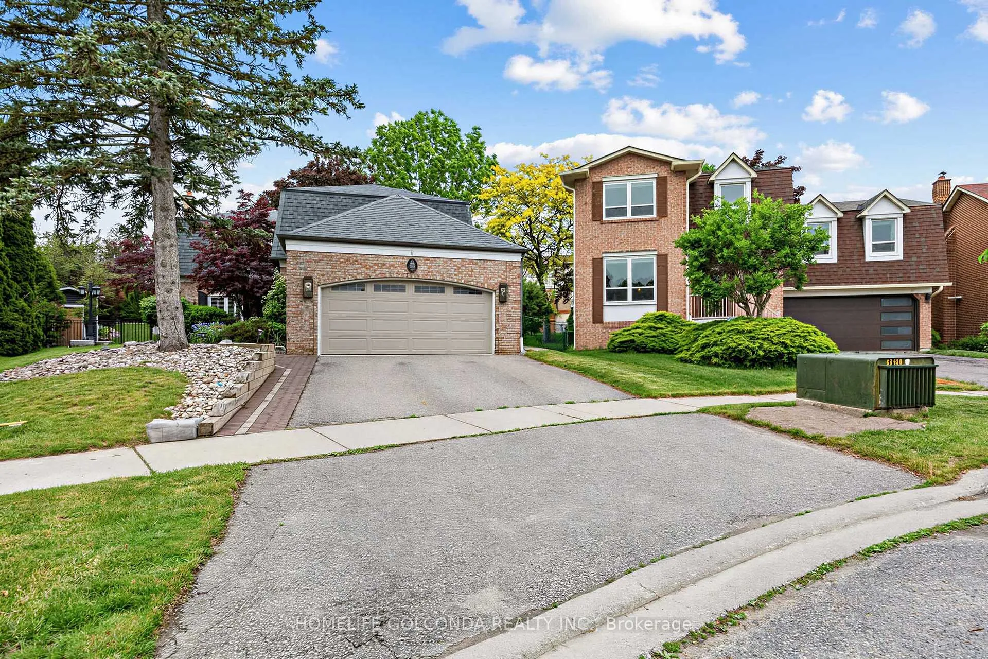 Photo 2 of 416 Victor Court, Pickering, West Shore — HOMEH