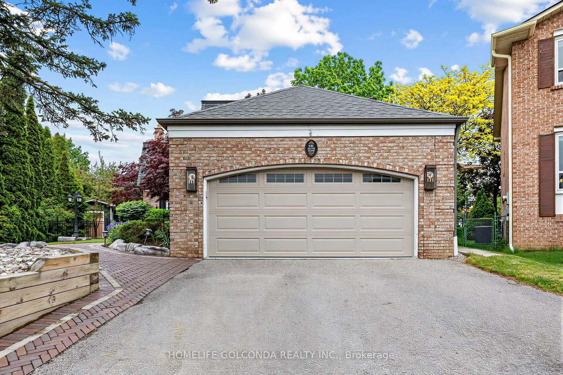 Photo 3 of 416 Victor Court, Pickering, West Shore — HOMEH
