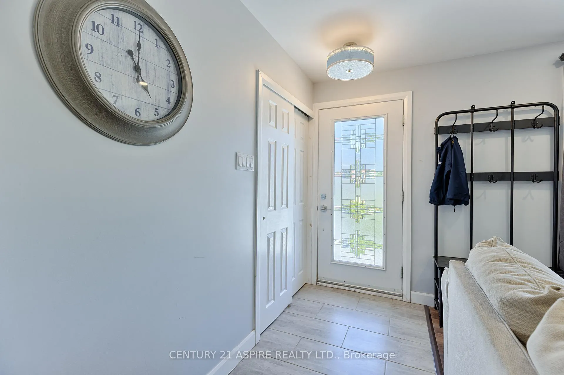 Photo 3 of 17 Maple Avenue, Petawawa — HOMEH