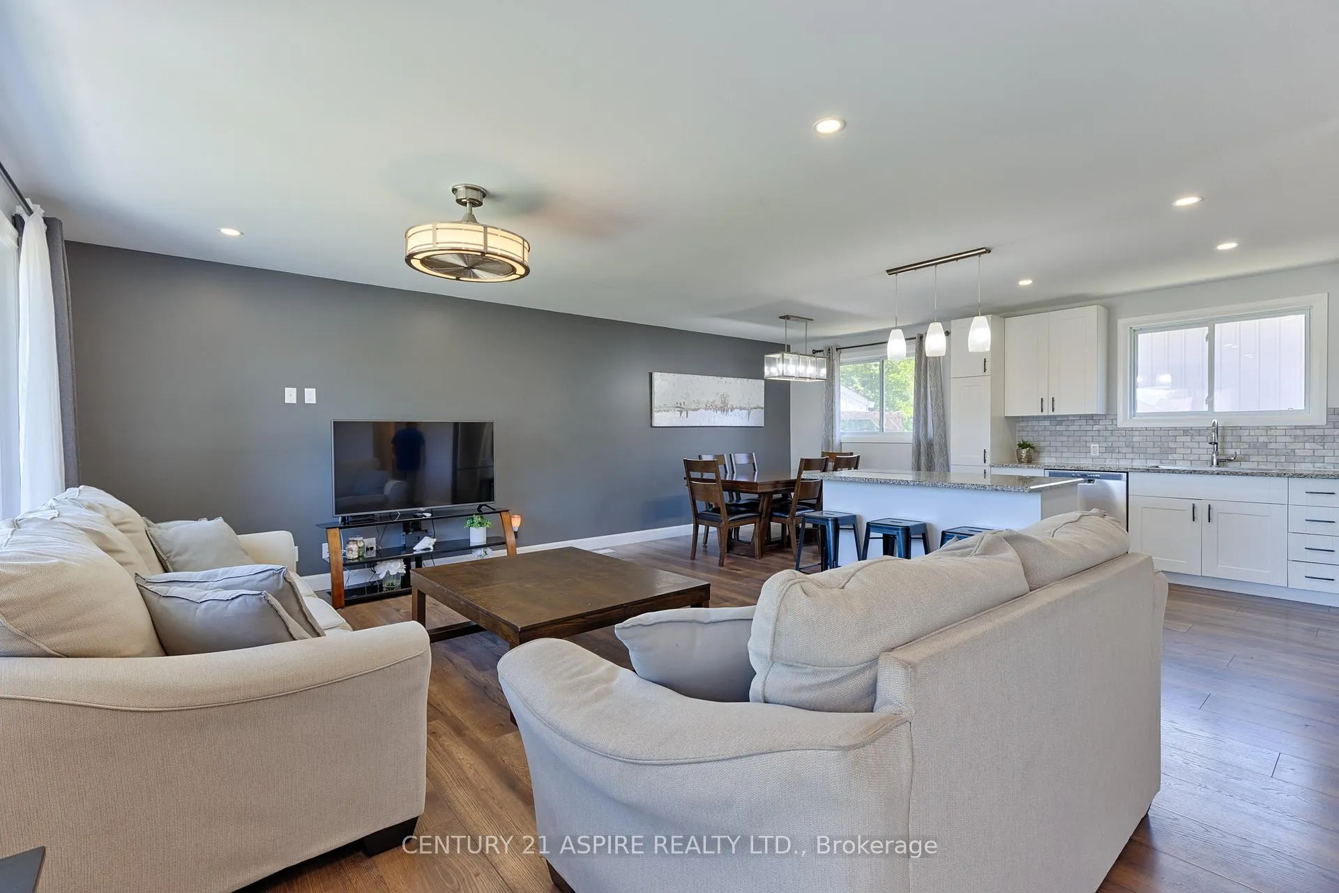 Photo 4 of 17 Maple Avenue, Petawawa — HOMEH