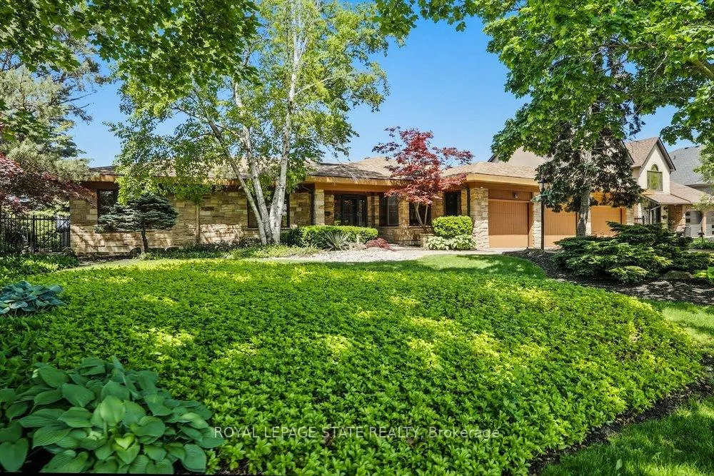 Photo 2 of 7 Lakegate Drive, Hamilton, Stoney Creek — HOMEH