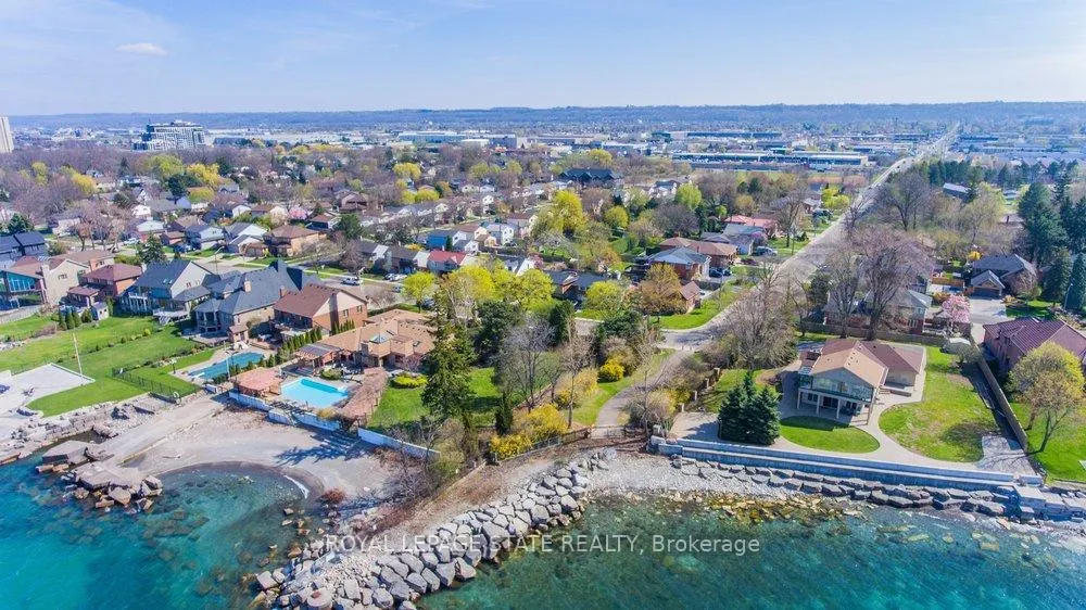 Photo 3 of 7 Lakegate Drive, Hamilton, Stoney Creek — HOMEH