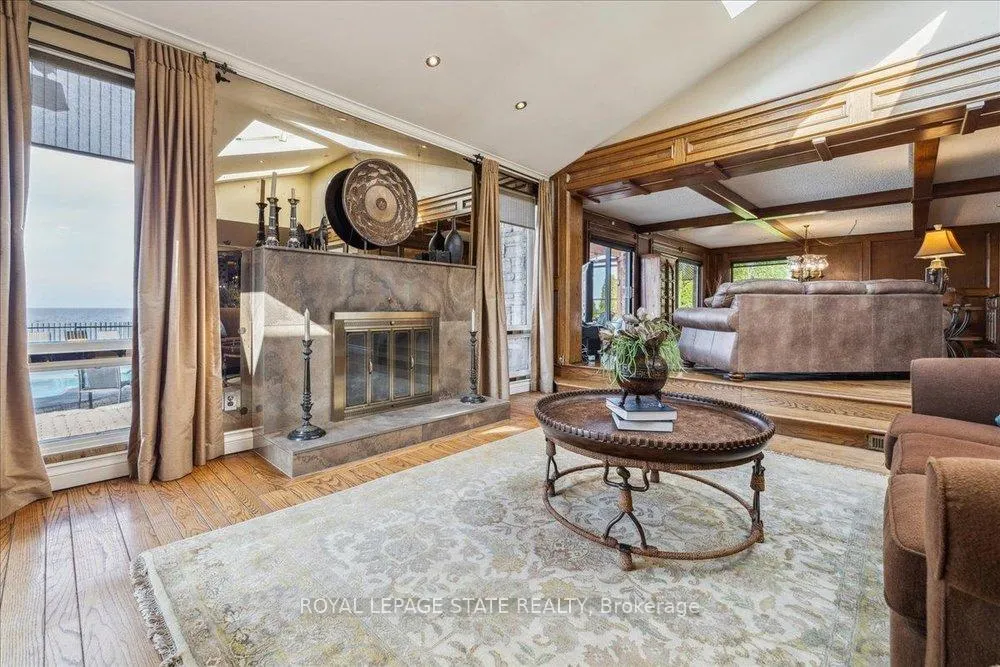 Photo 4 of 7 Lakegate Drive, Hamilton, Stoney Creek — HOMEH